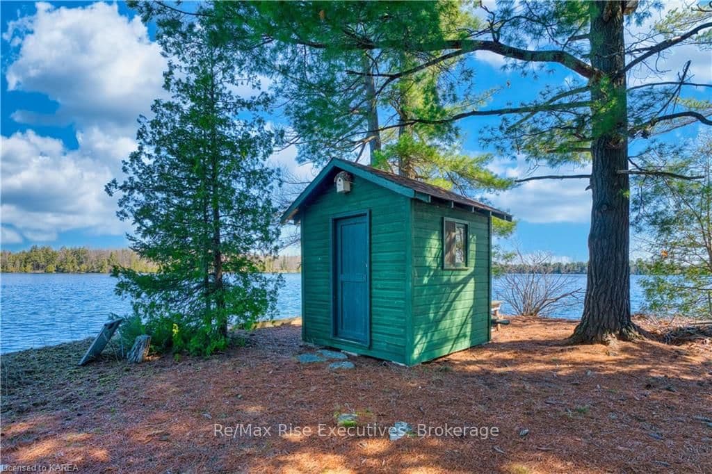6409 BIG RIDEAU Road photo 26