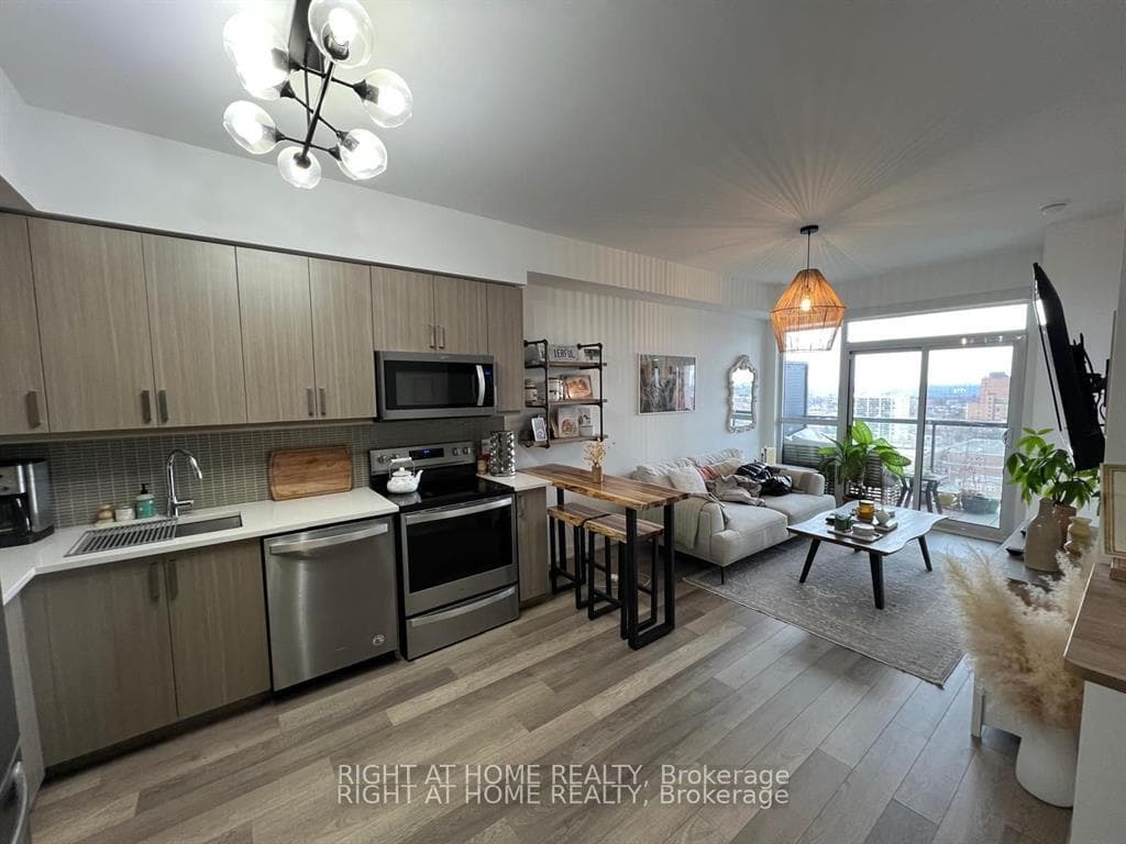 1603 Eglinton Avenue Unit 1307 photo 3