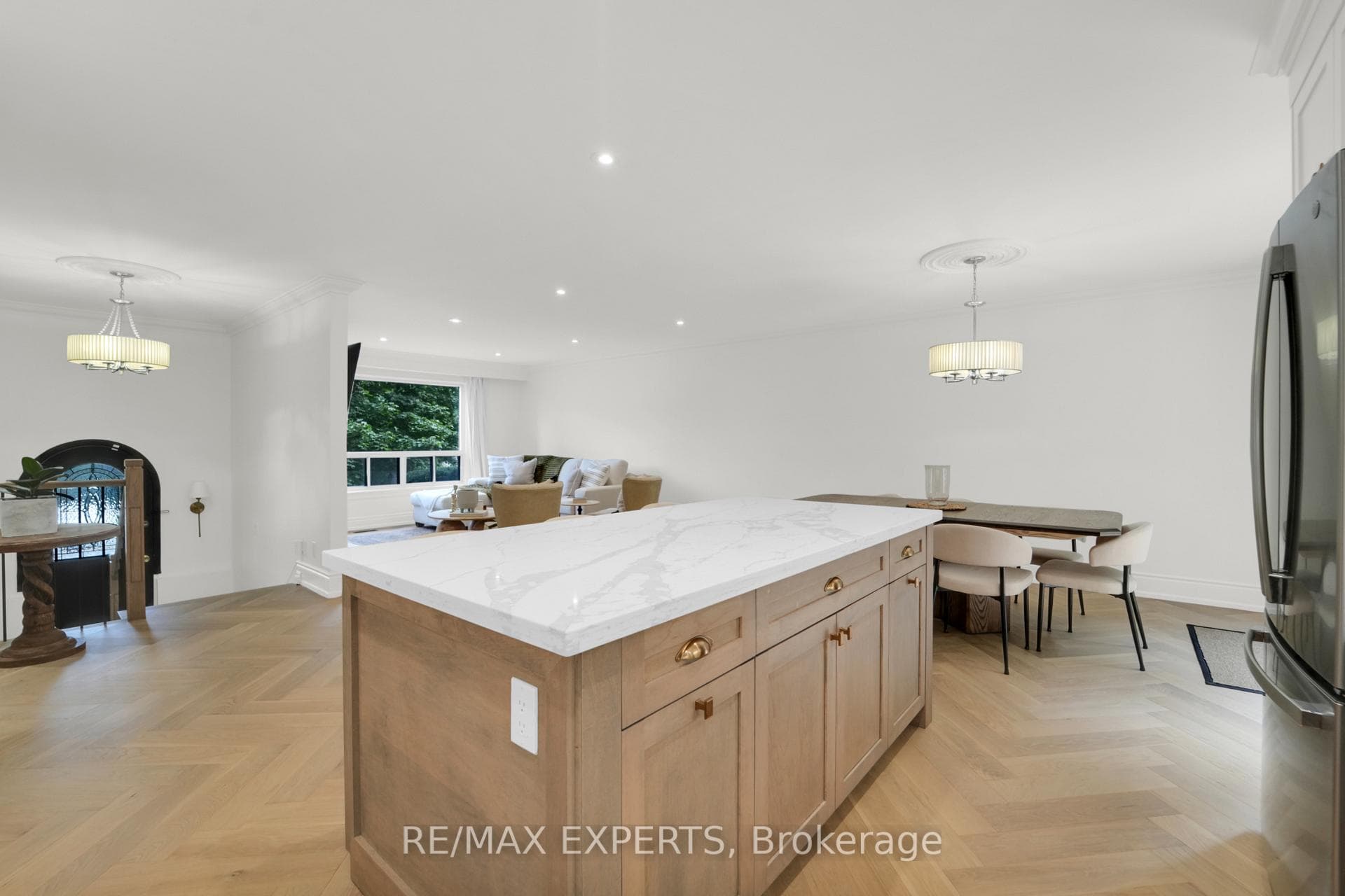 154 Meadowvale Court photo 11