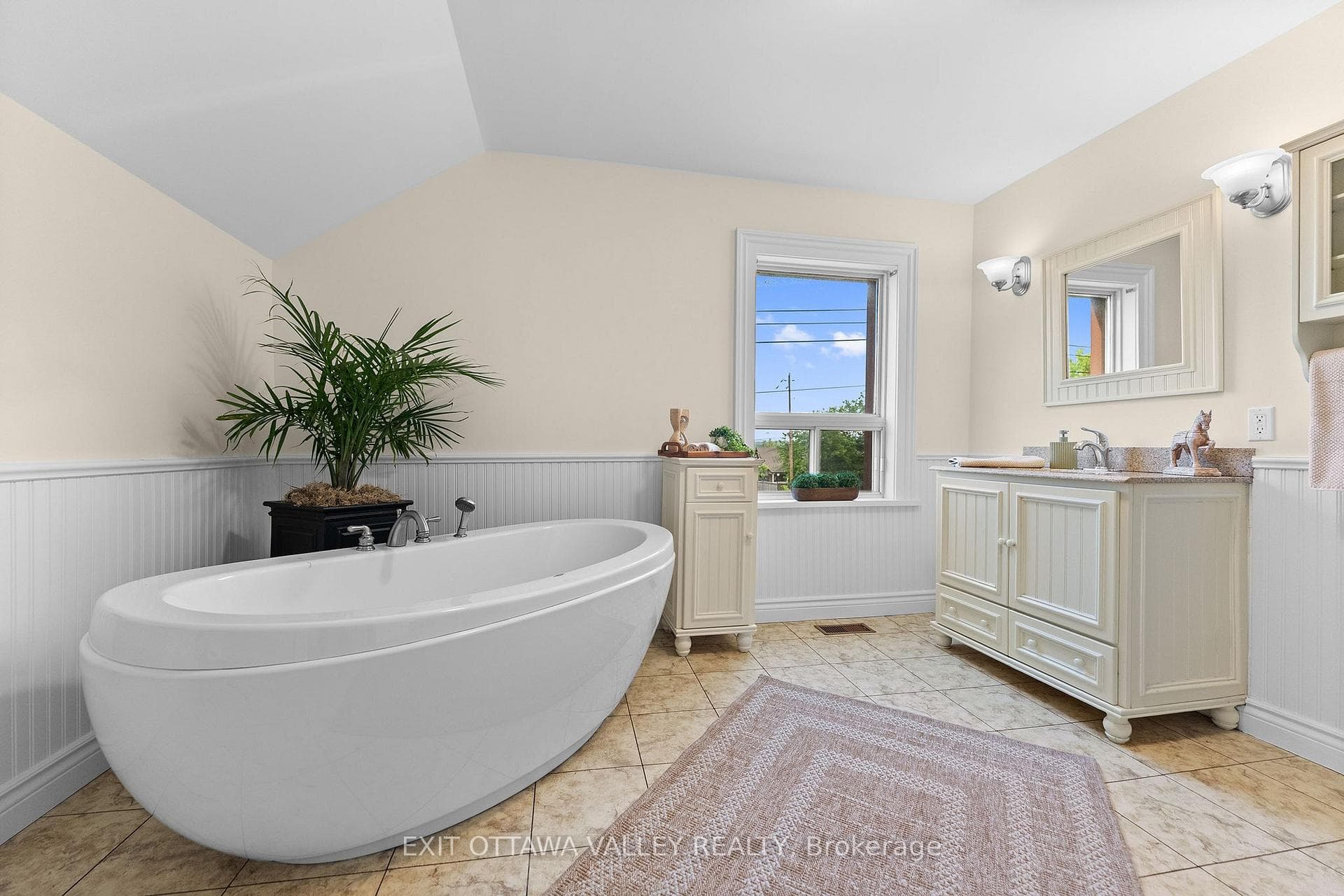 164 Maple Avenue photo 26