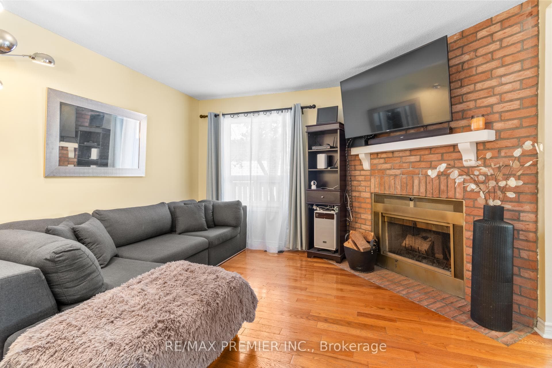 26 Ecclestone Drive photo 7