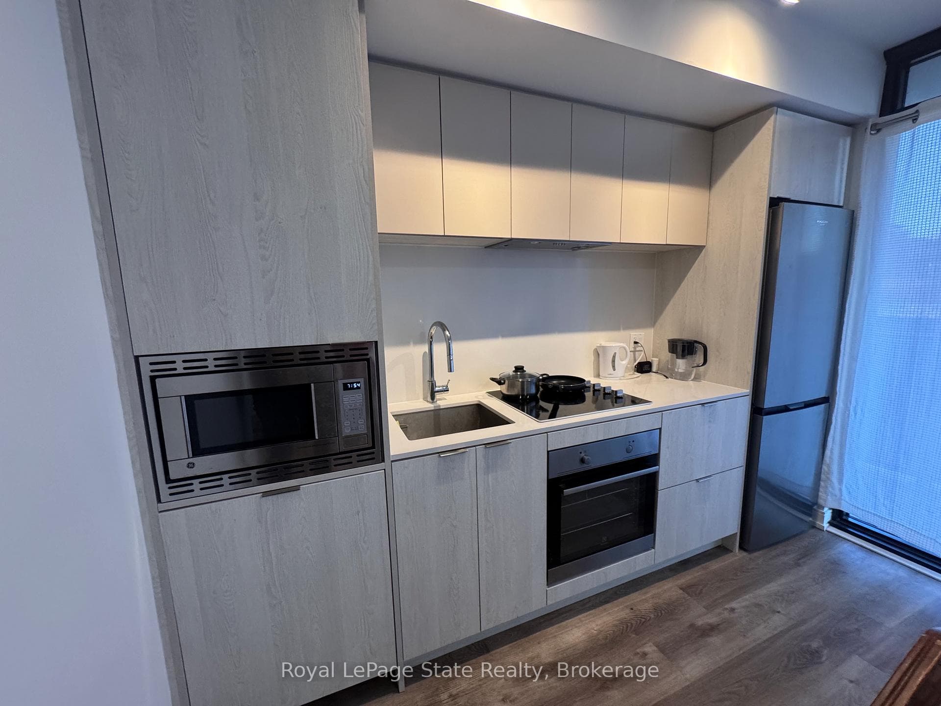 1 Jarvis Street Unit 401 photo 1