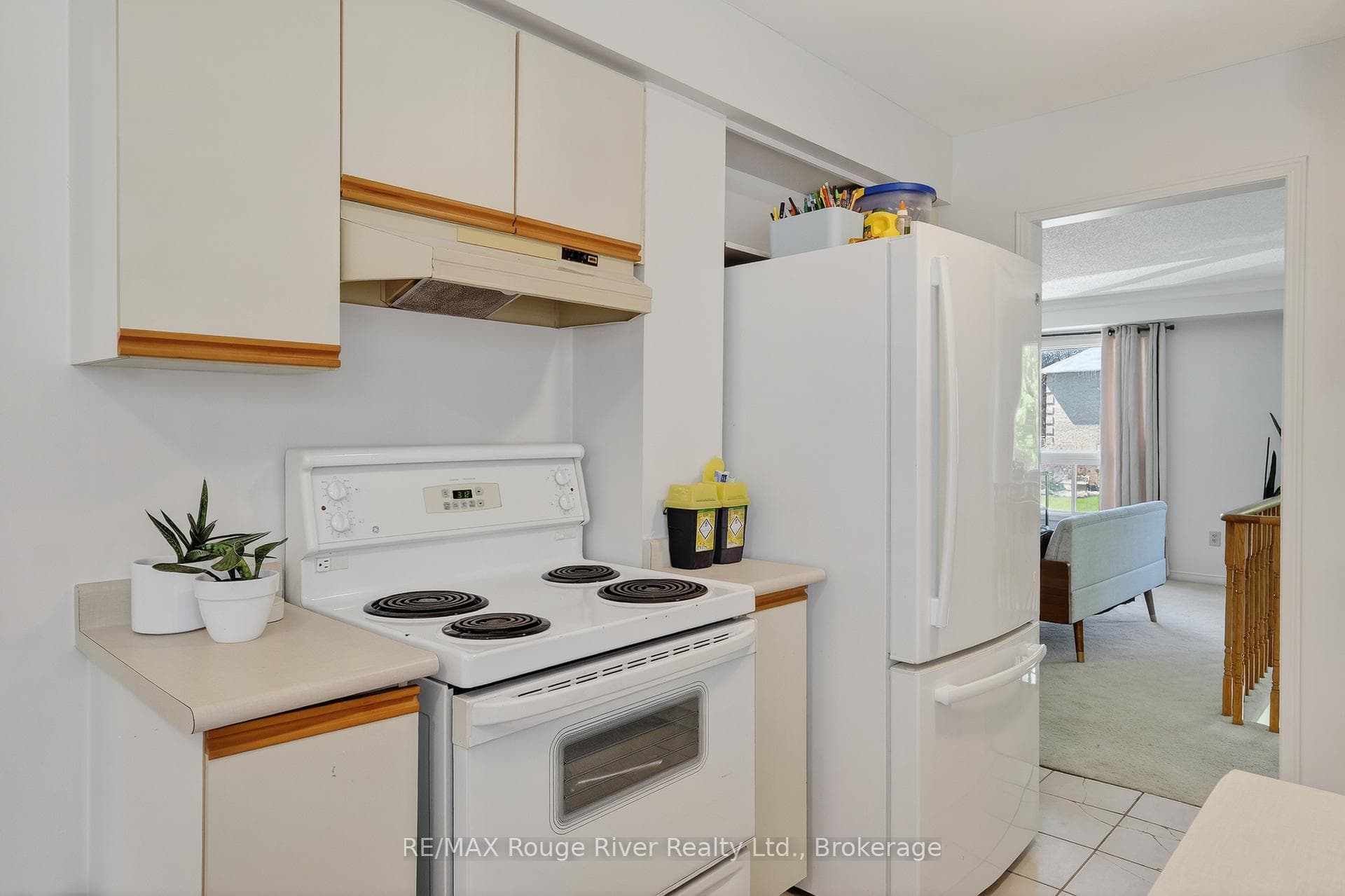 9 Farncomb Crescent photo 12
