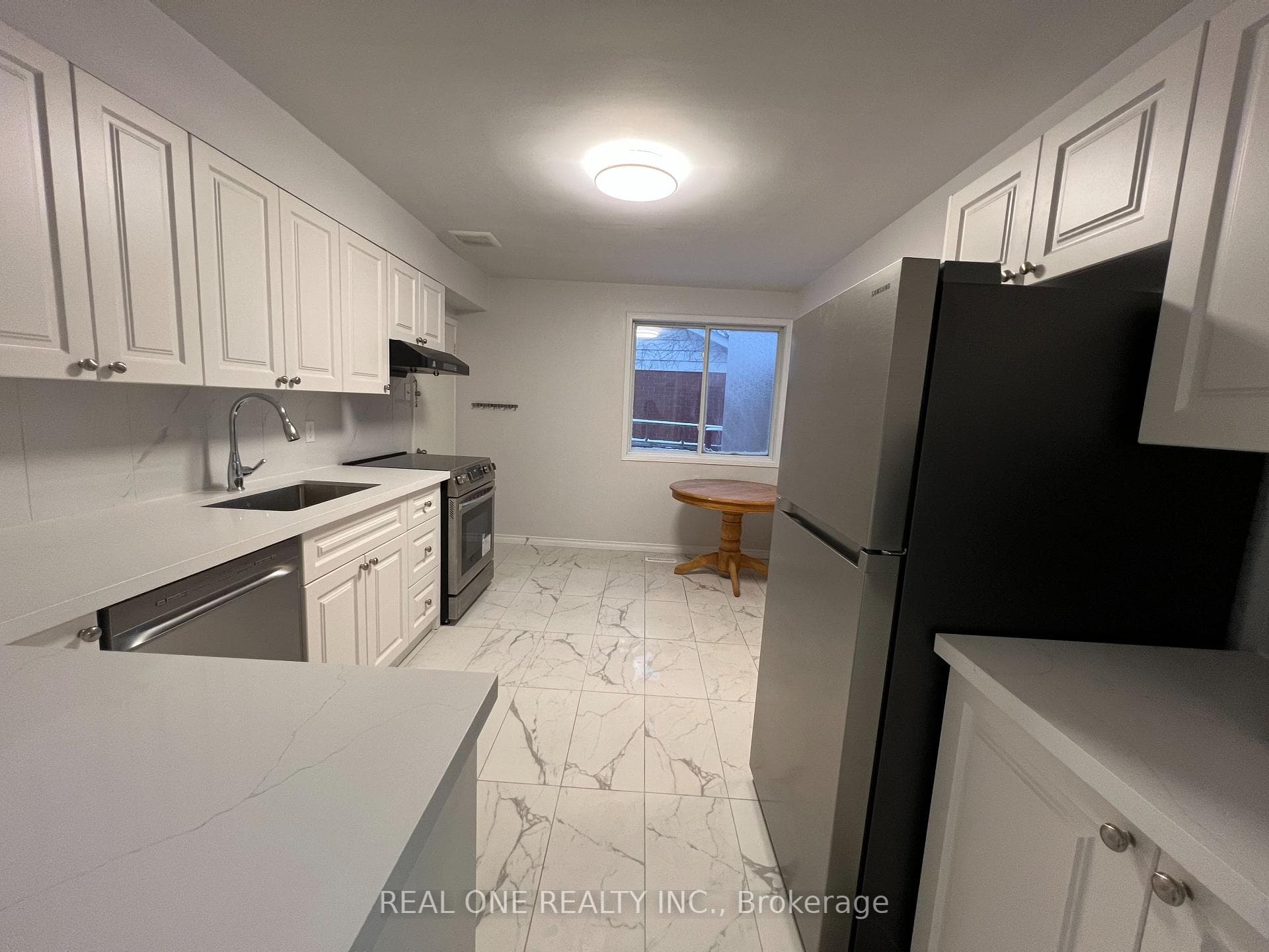 566 Middlewoods Drive photo 24