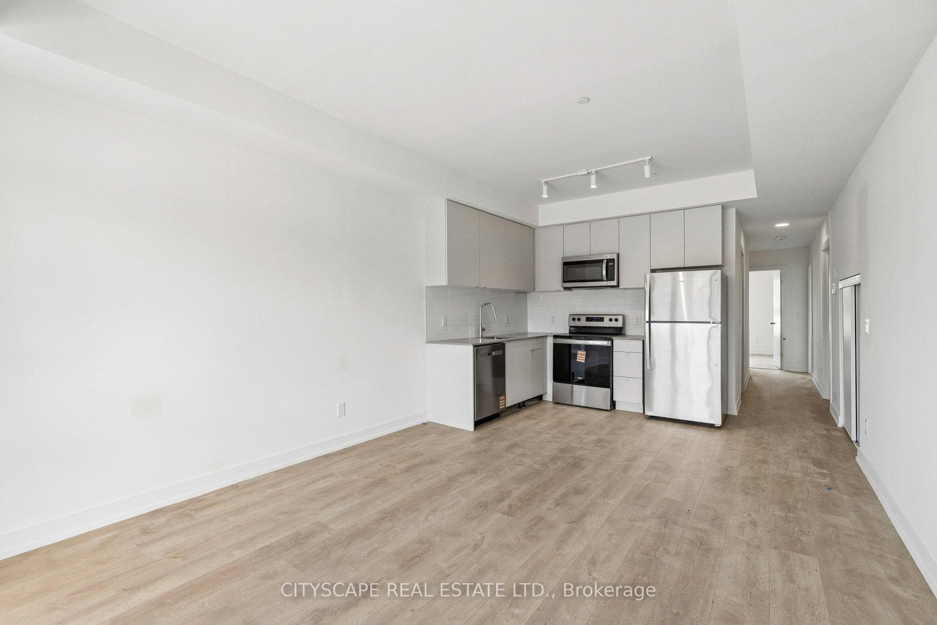 16 Melbourne Avenue Unit 201B photo 5