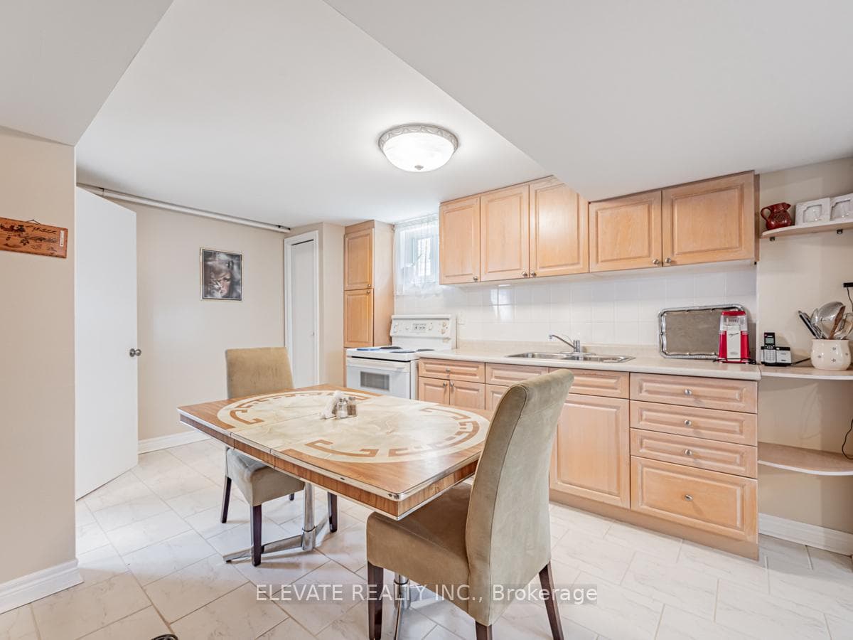 99 Acton Avenue photo 31