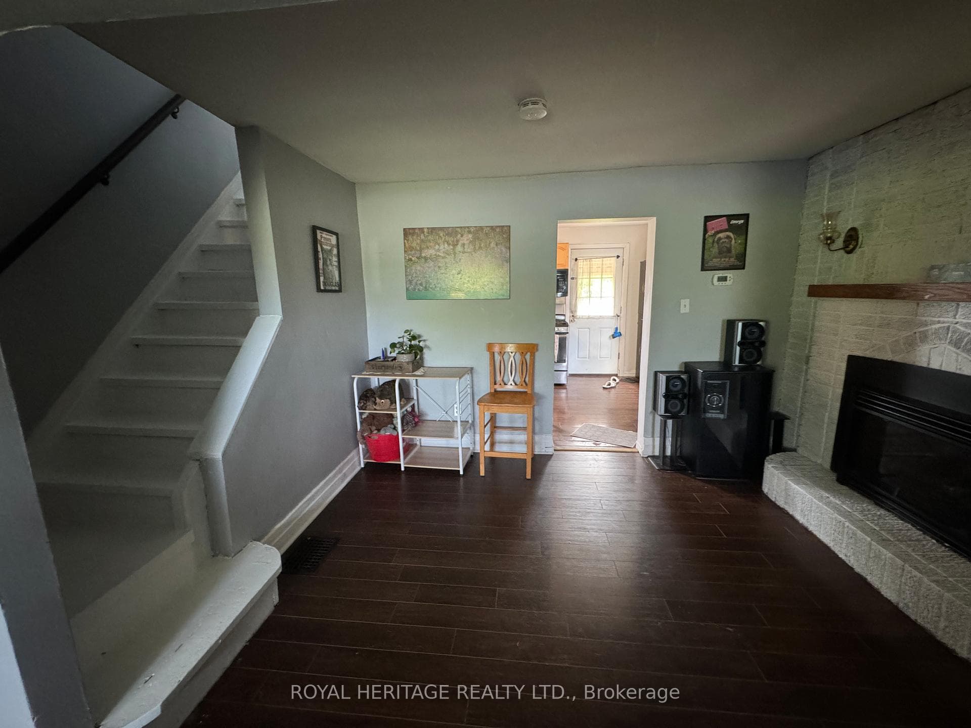 327 Oshawa Boulevard photo 8