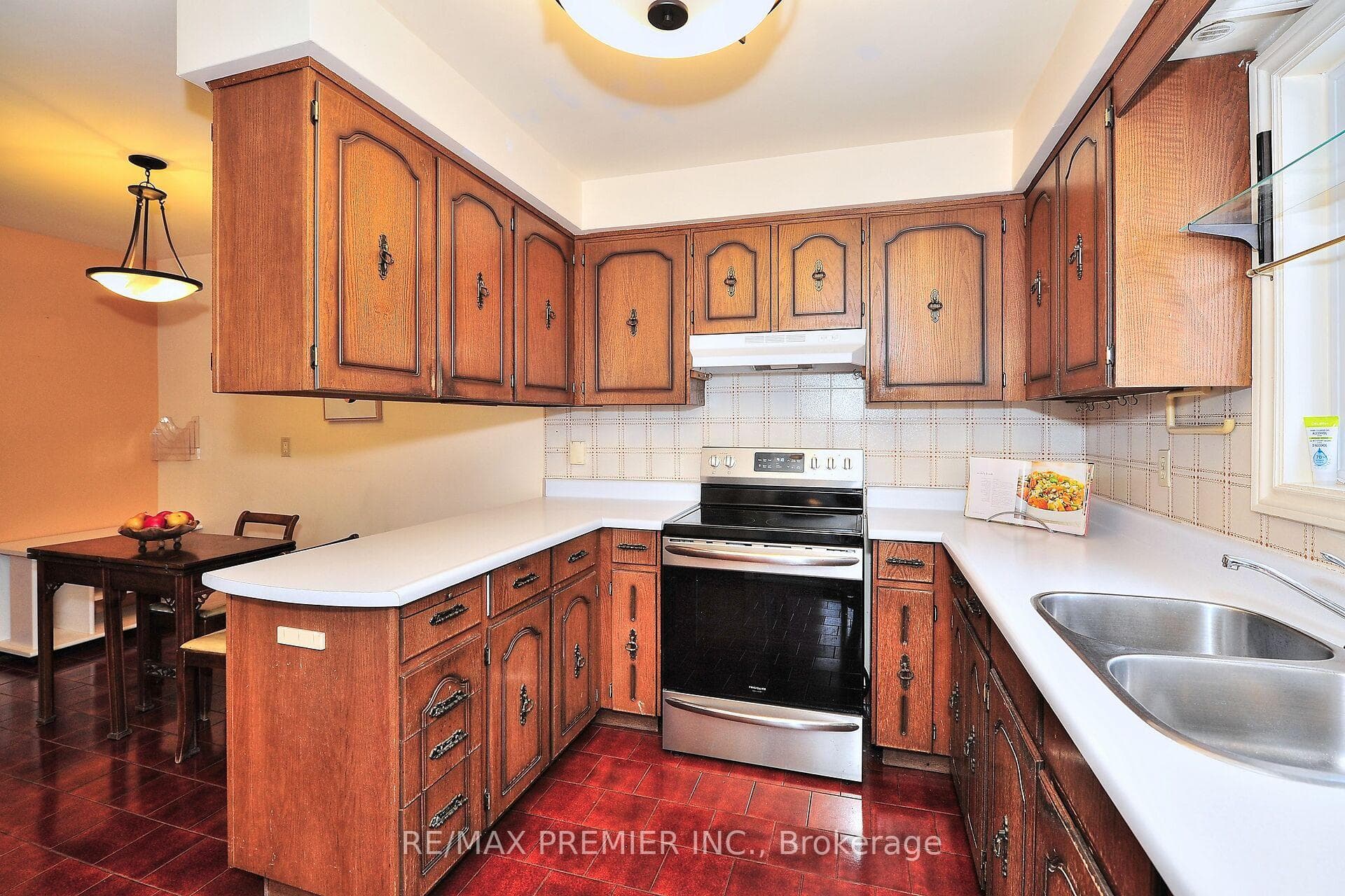 12 Altamont Road photo 8