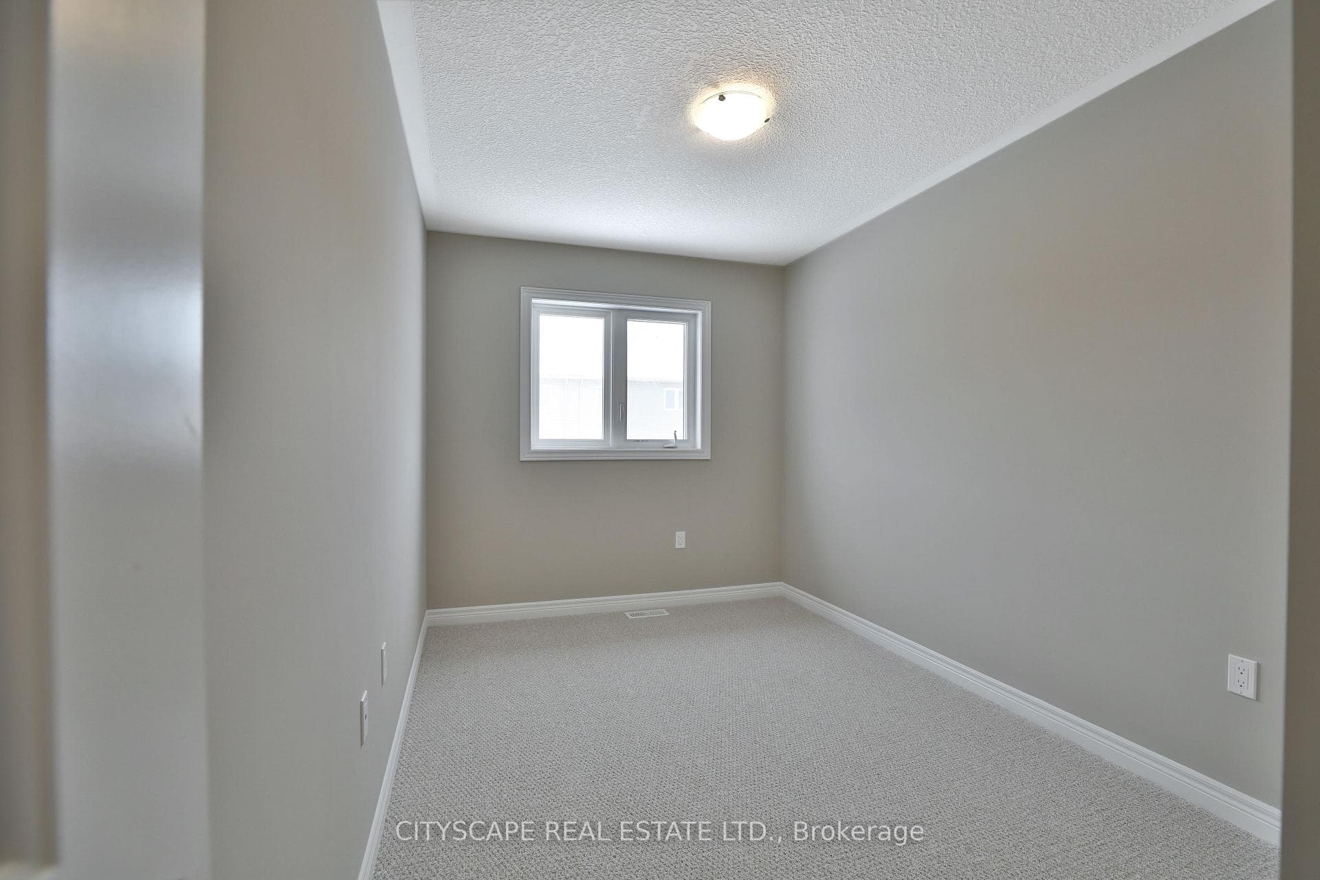87 Bethune Avenue photo 13