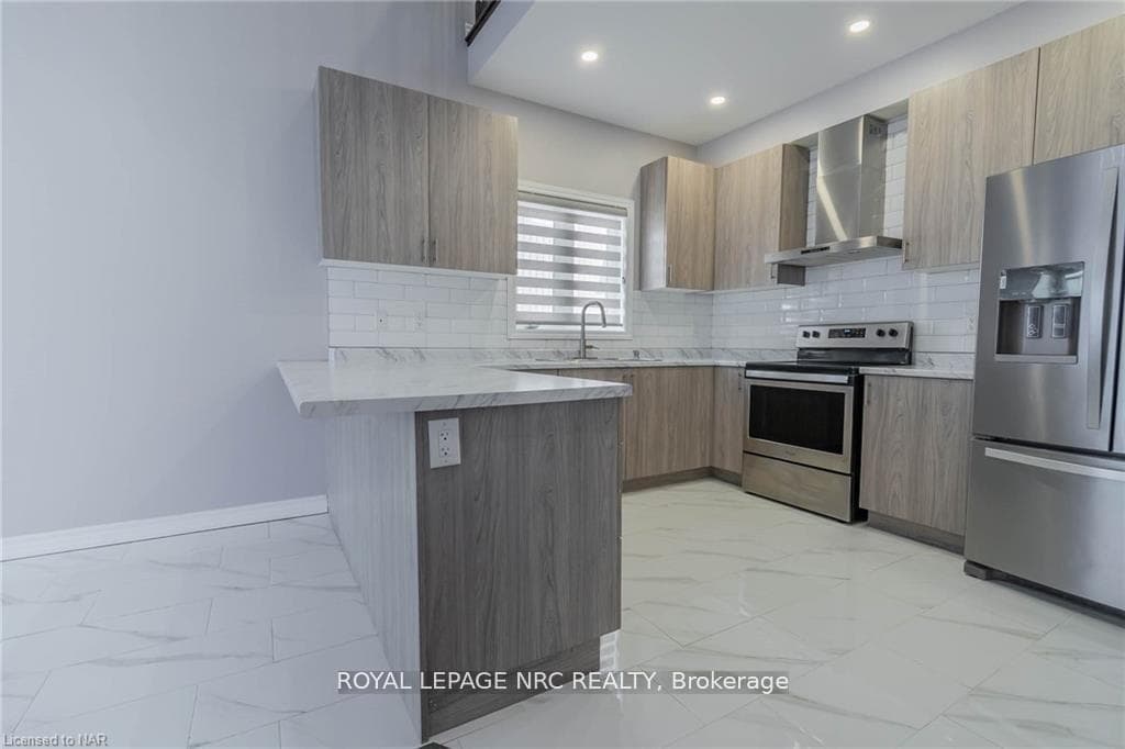 Kitchen with nice breakfast area