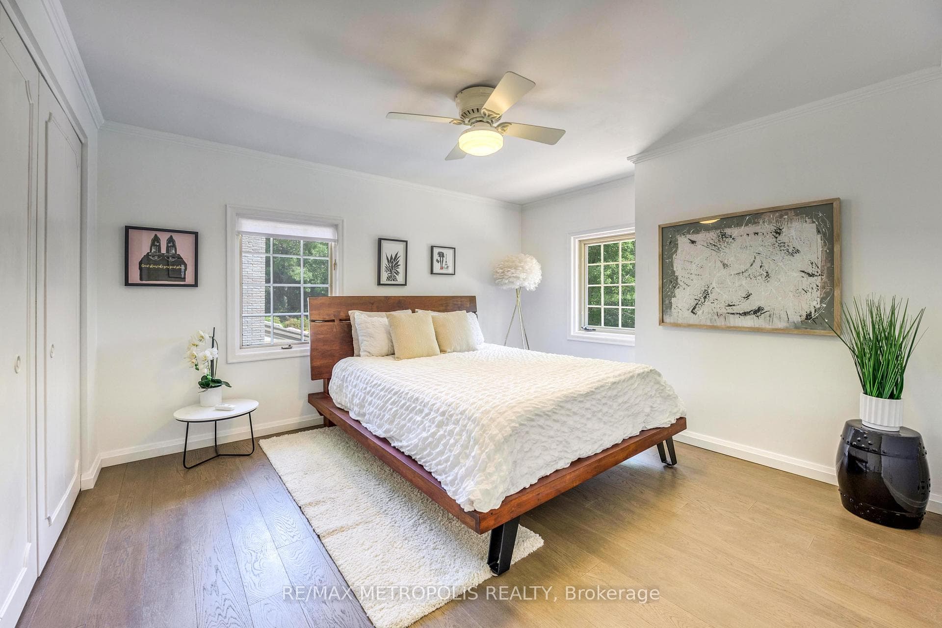 823 Tudor Close photo 19