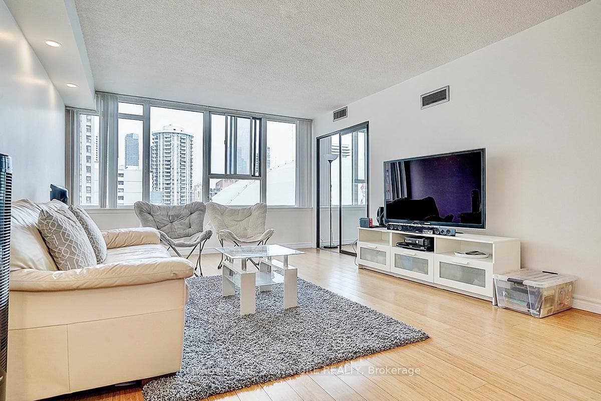 45 Carlton Street Unit 1209 photo 6
