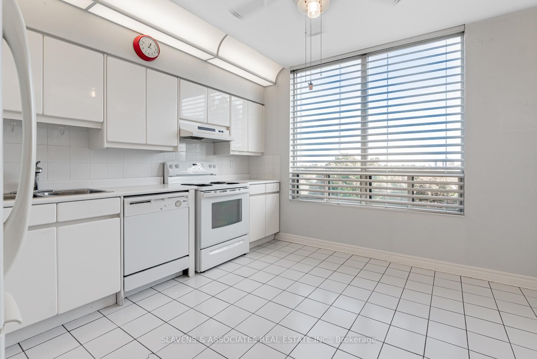 333 Clark Avenue Unit 716 photo 17