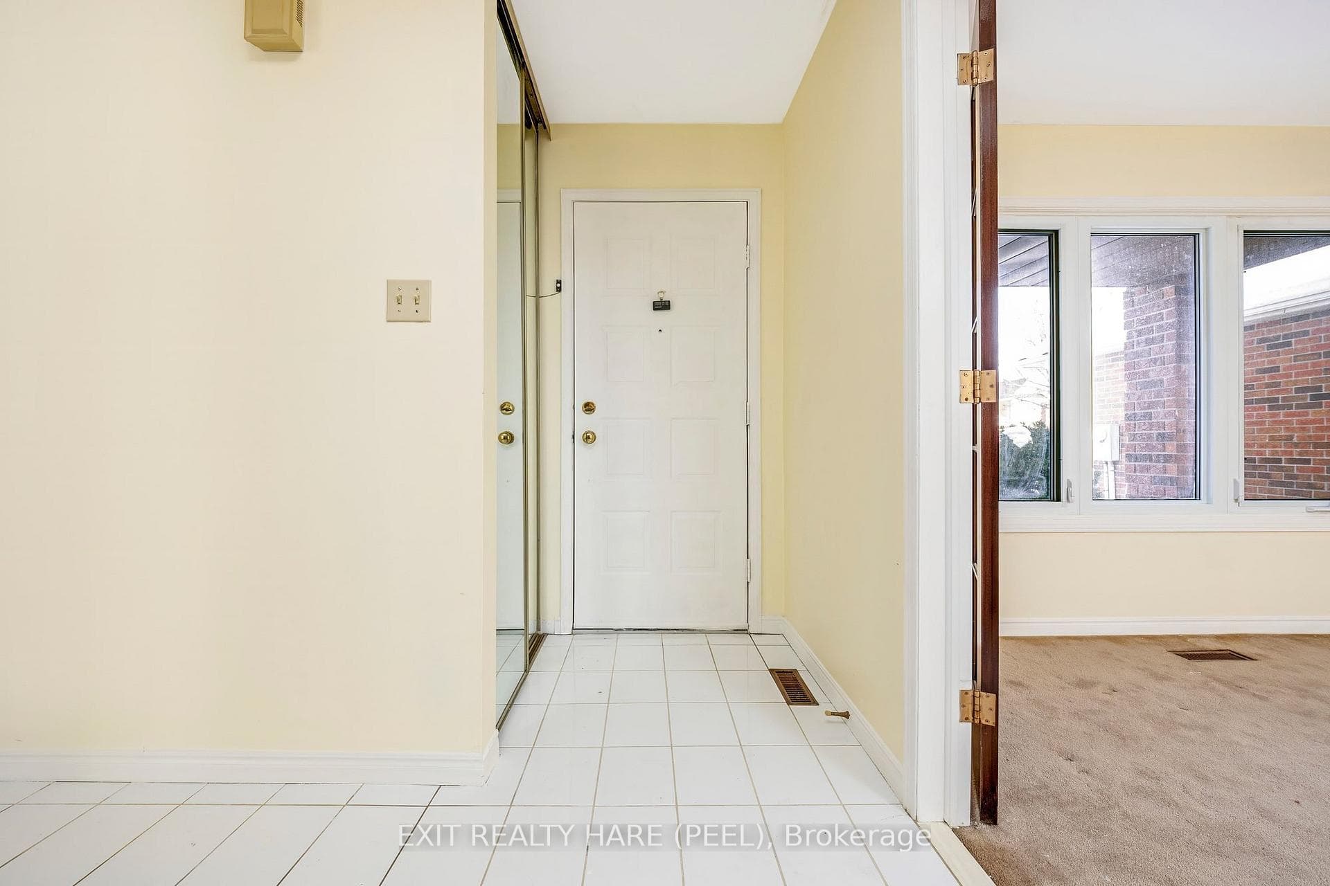 47 Stillwater Crescent photo 4