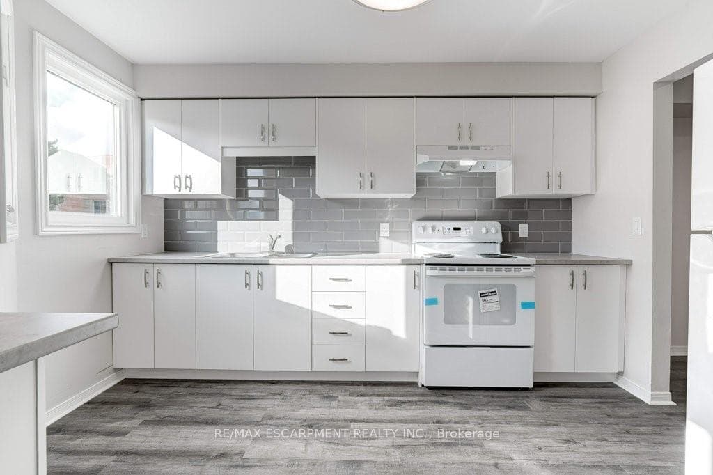 24 Bond Street Unit D photo 2