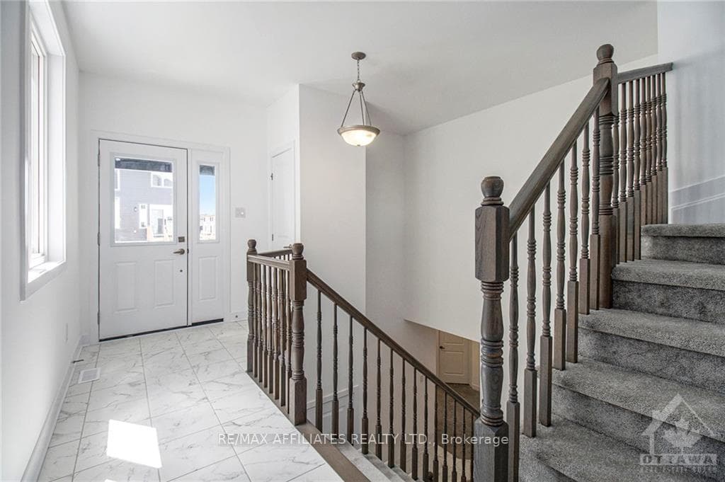 304 SPREADWING Way photo 3