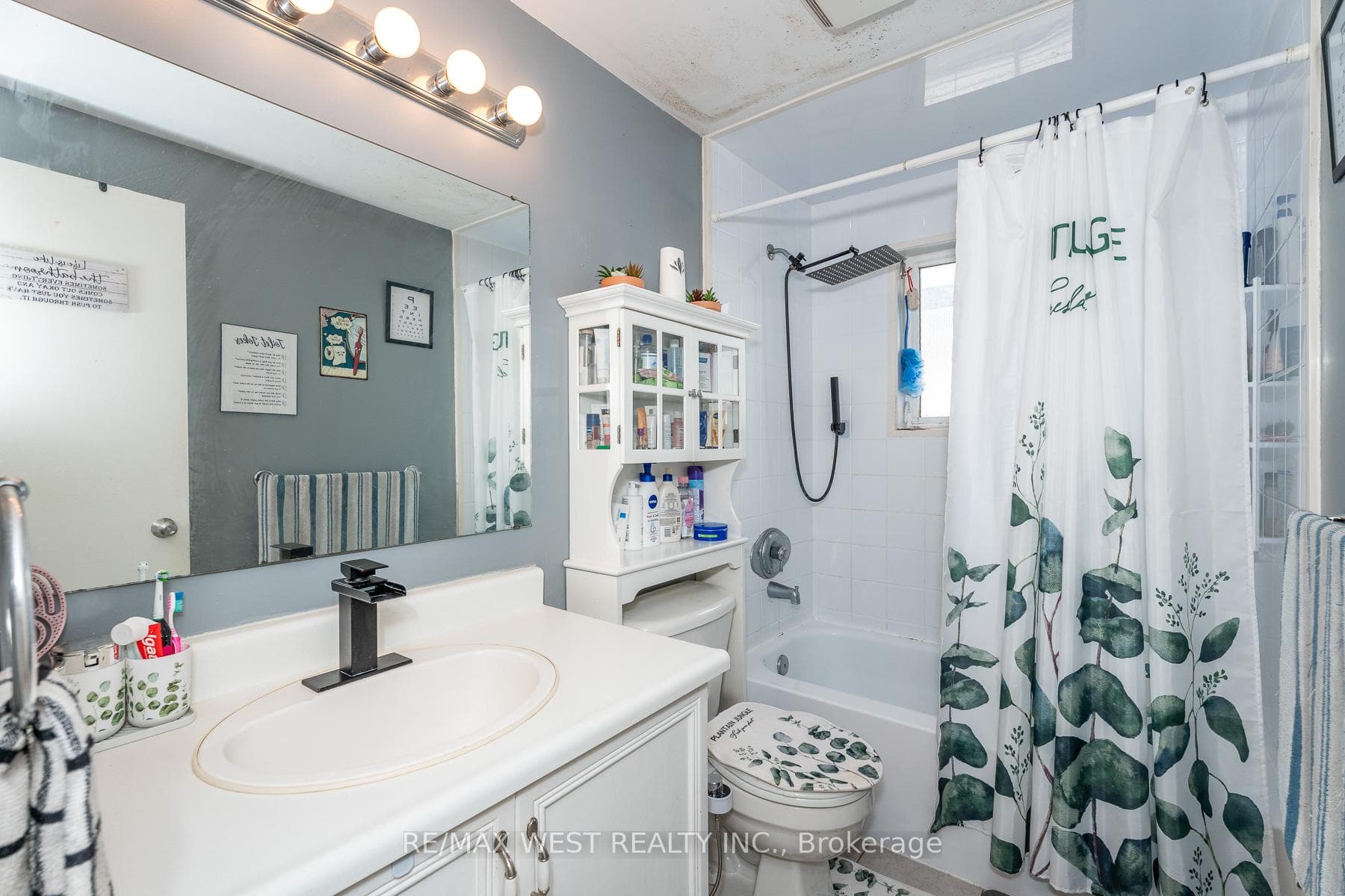 Main bathroom