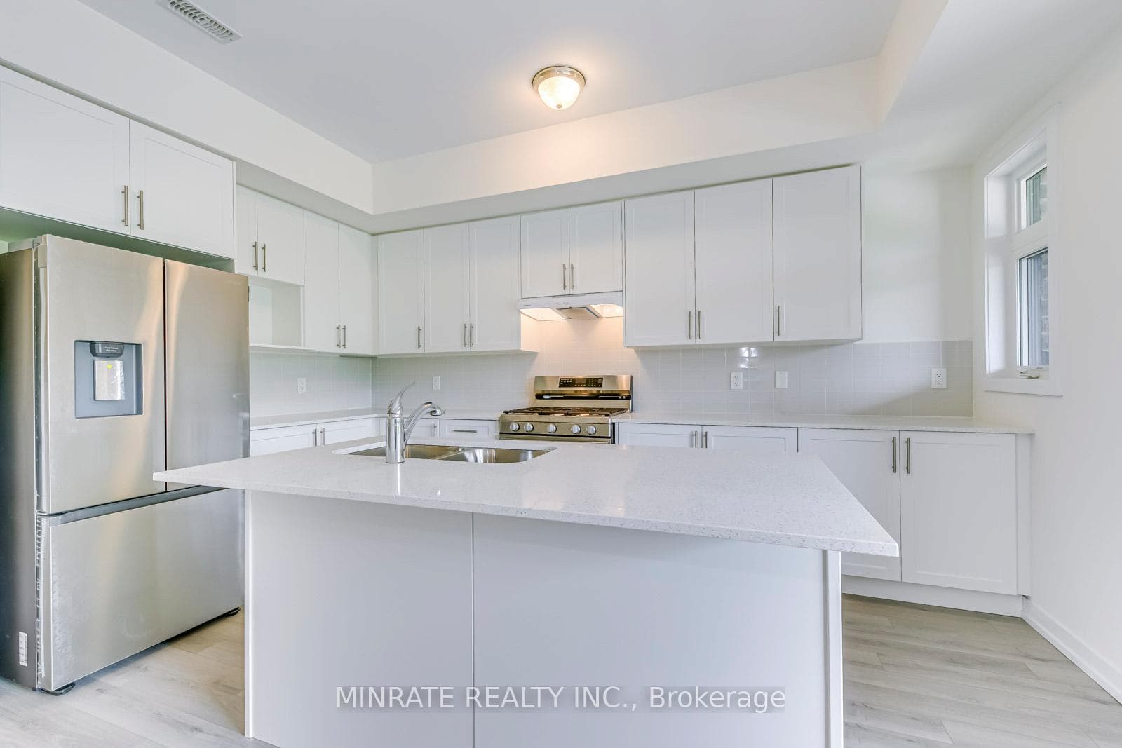 1544 Wellwood Terrace photo 8