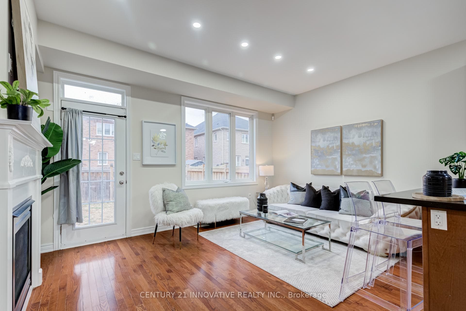 875 Transom Crescent photo 5