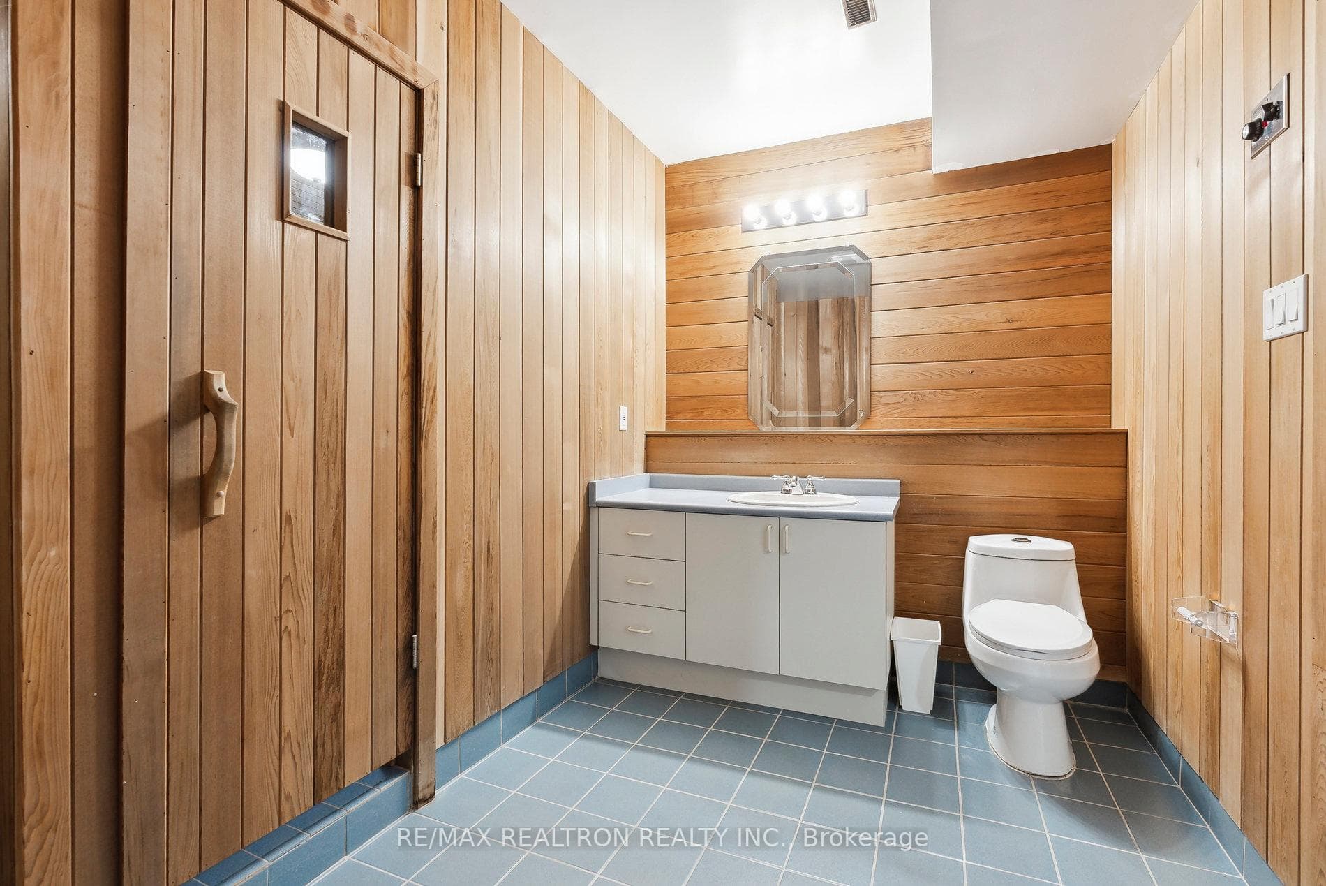 240 Empress Avenue photo 49