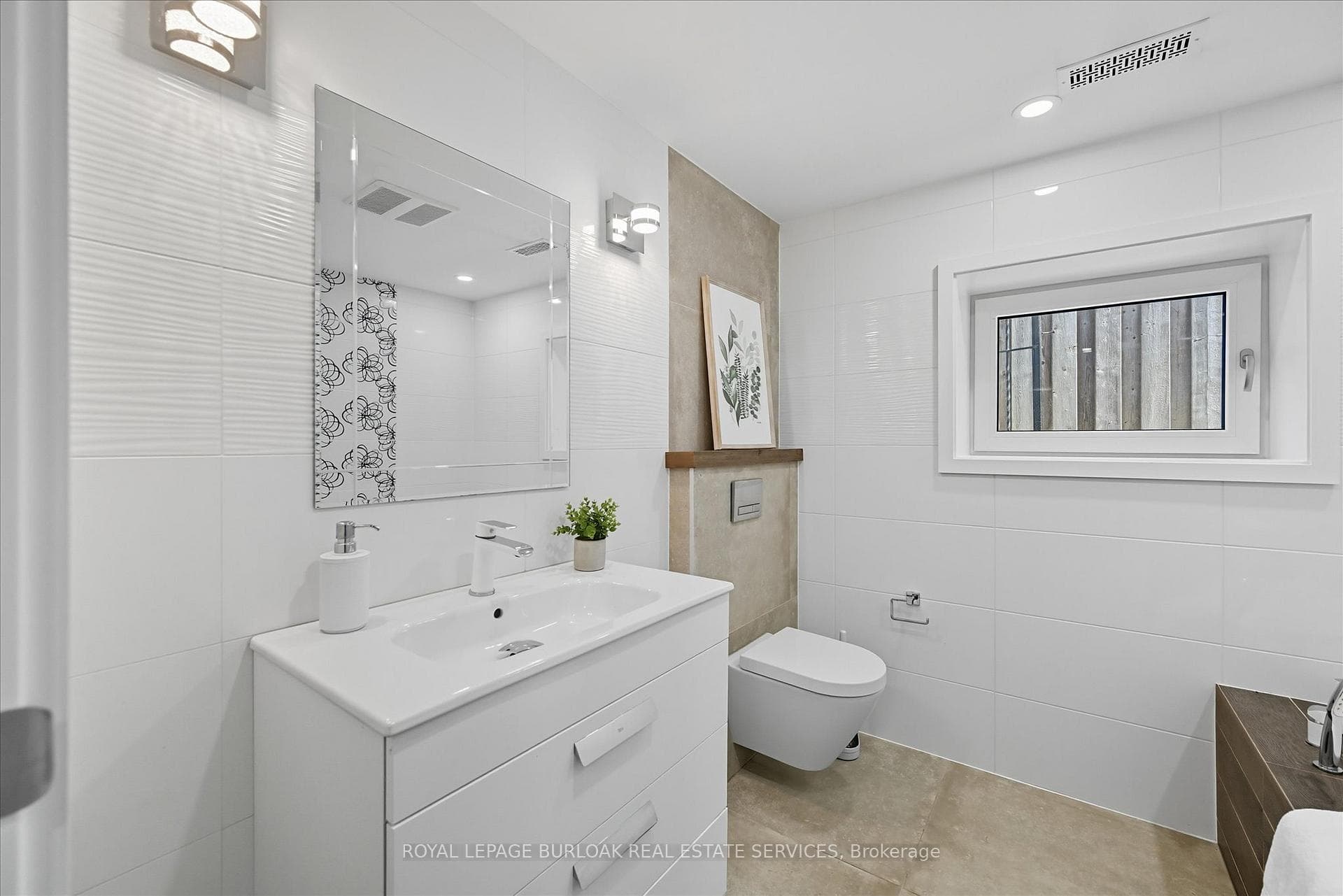 568 Dynes Road photo 30