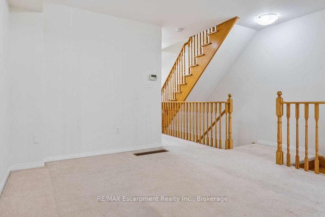 8 JIM BAIRD Mews photo 25