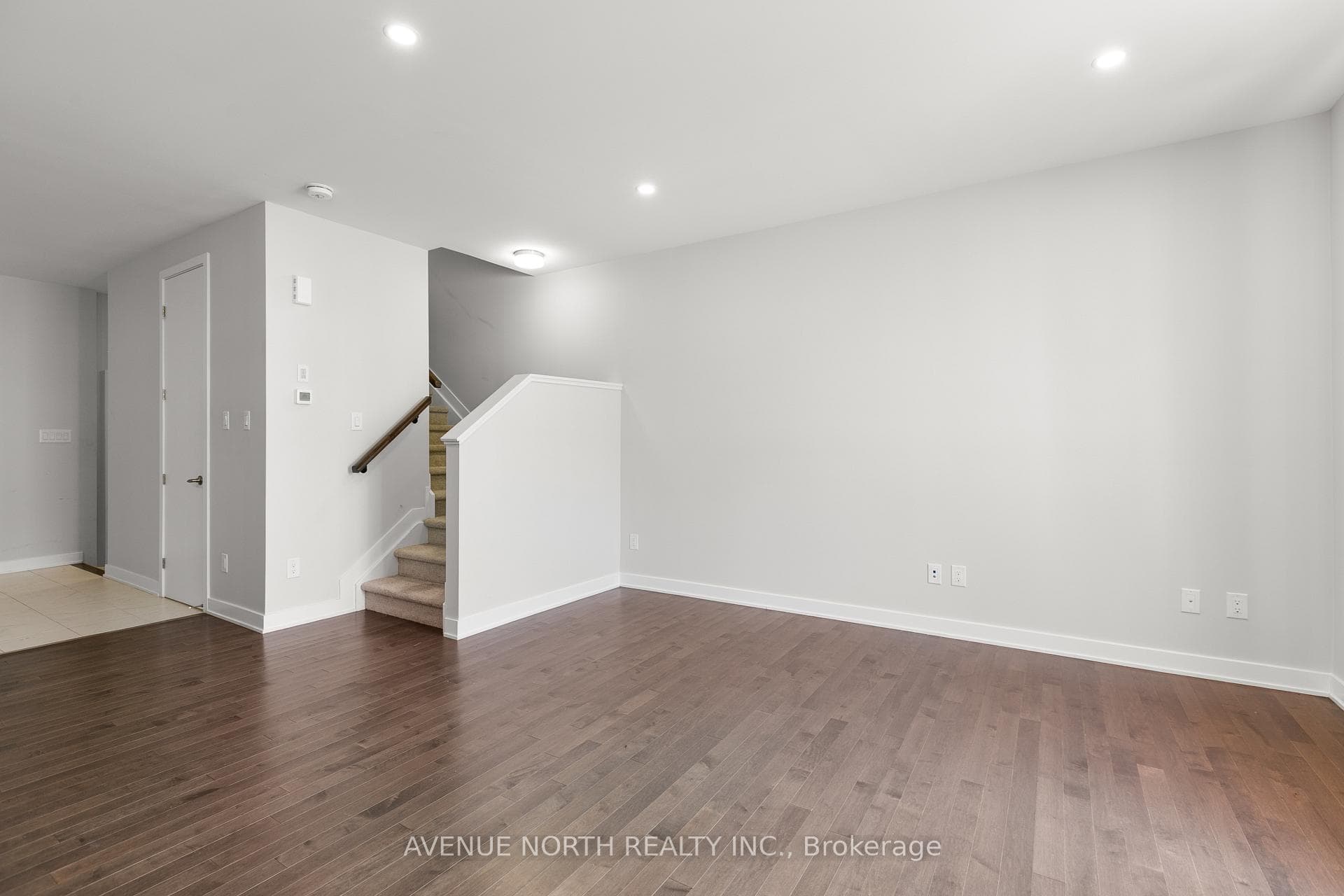 834 Bascule Place photo 3