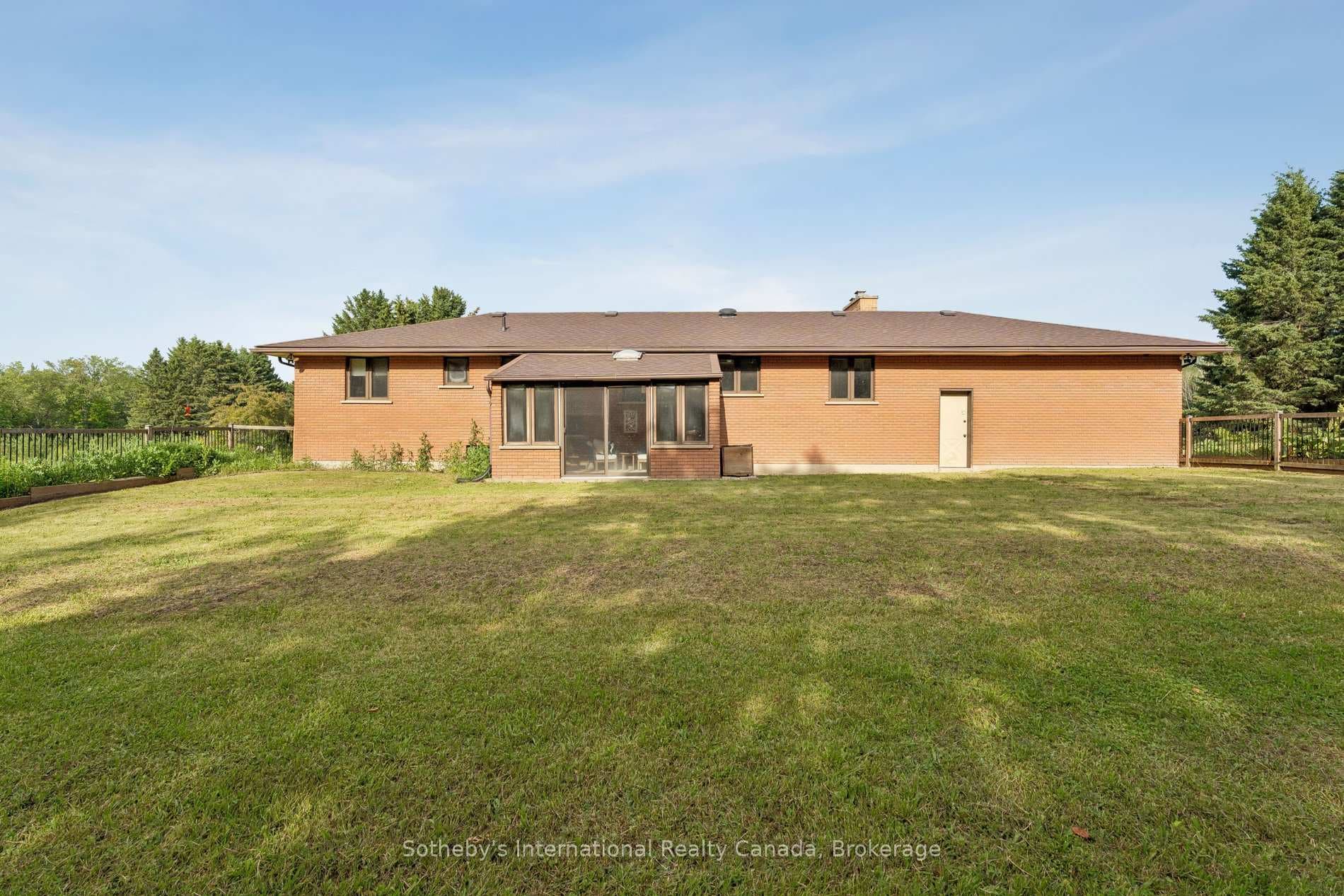 938400 Airport Road photo 41