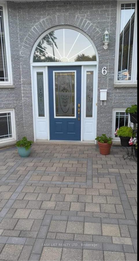 6 Gagnon Court photo 2