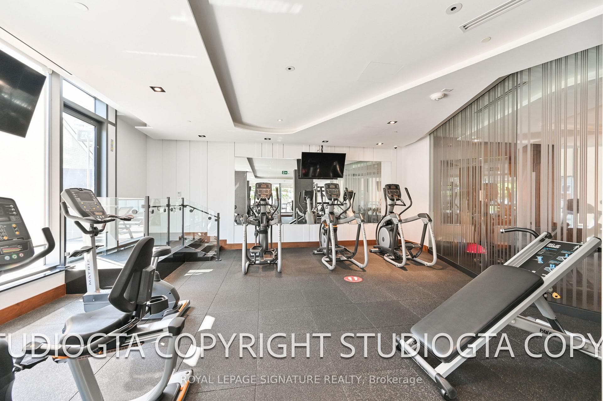 125 Redpath Avenue Unit 606 photo 31