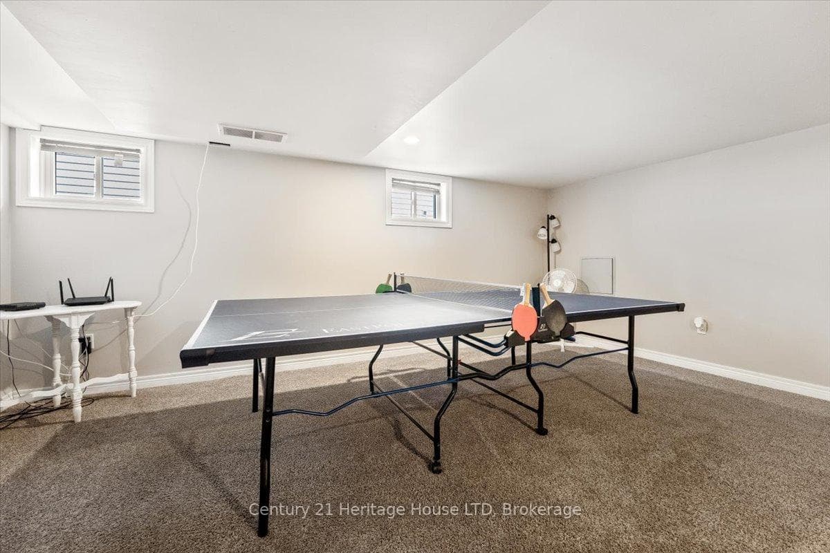 519 Clarence Street photo 23