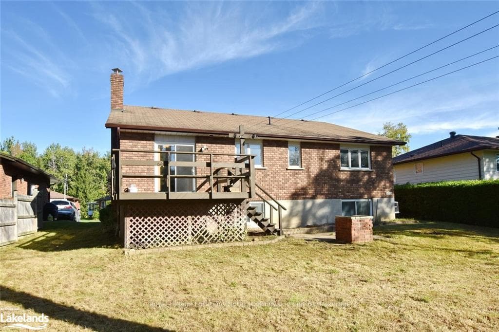 233 SIMCOE Street photo 5