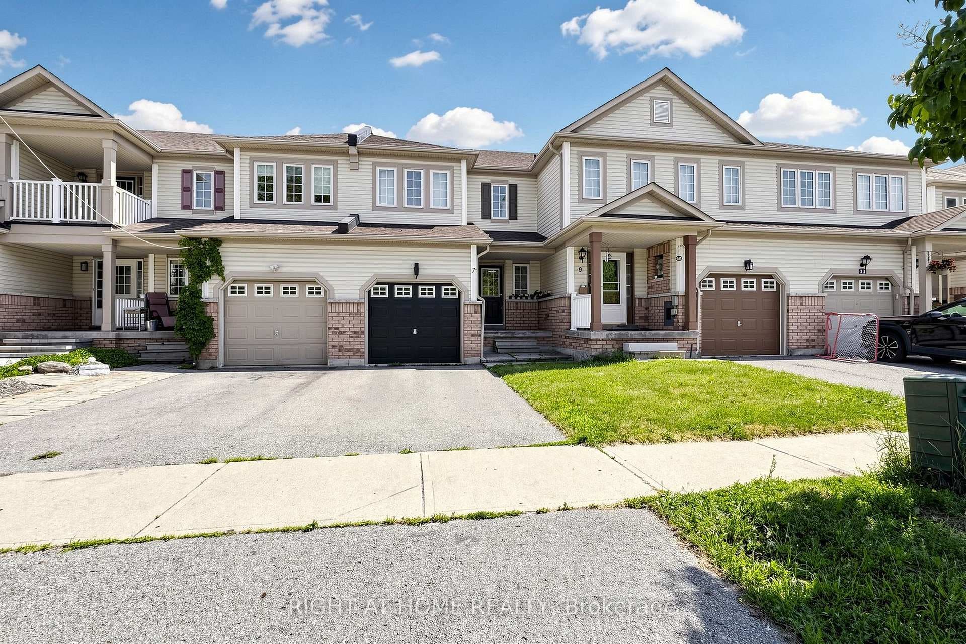 7 Macmillan Avenue photo 1
