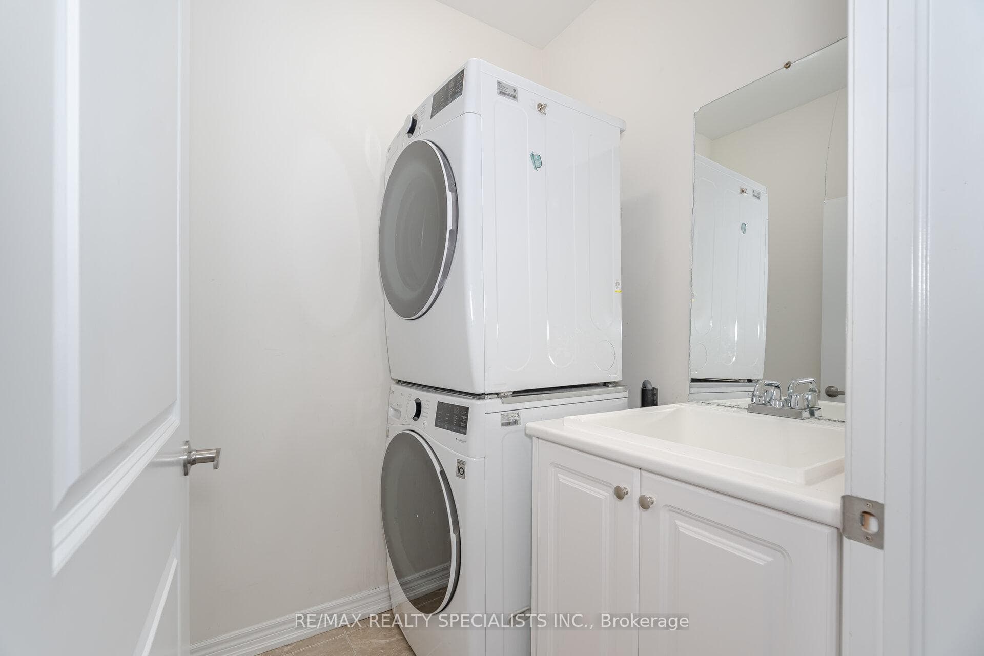 209 Kincardine Street photo 26