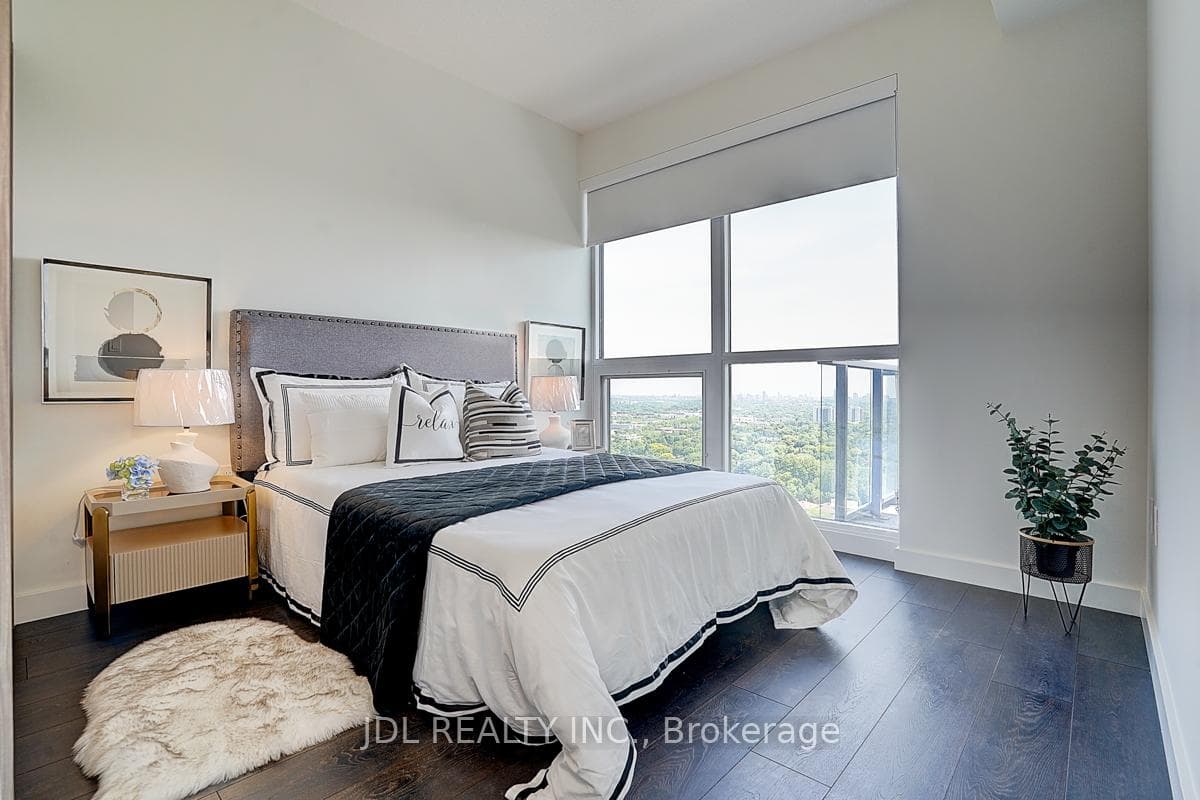 95 Mcmahon Drive Unit 3102 photo 34