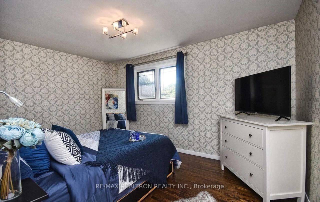 1 Sunderland Crescent photo 17
