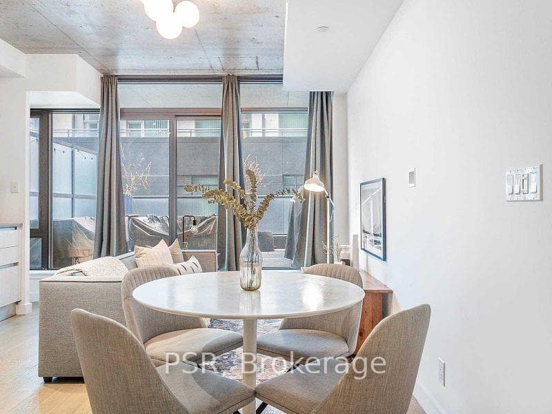 111 Bathurst Street Unit 608 photo 9