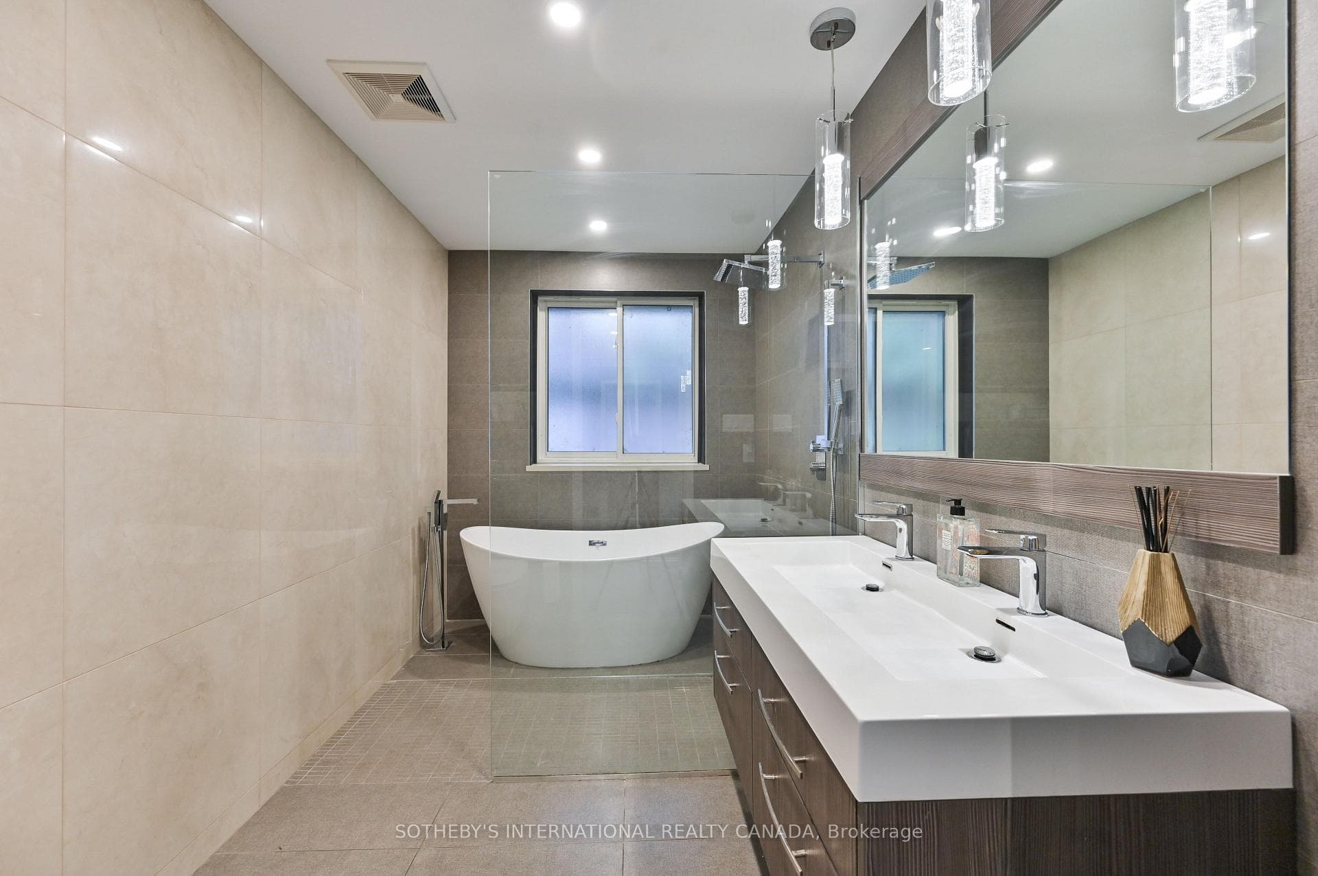 130 Monsheen Drive photo 16
