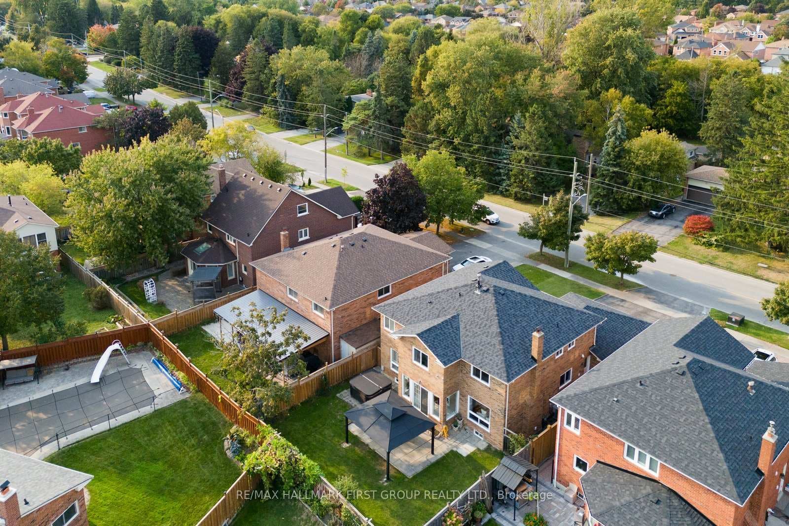 579 Sheppard Avenue photo 39