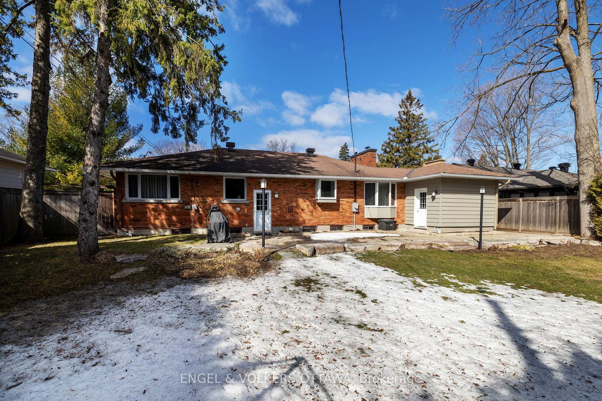 2055 Thorne Avenue photo 30