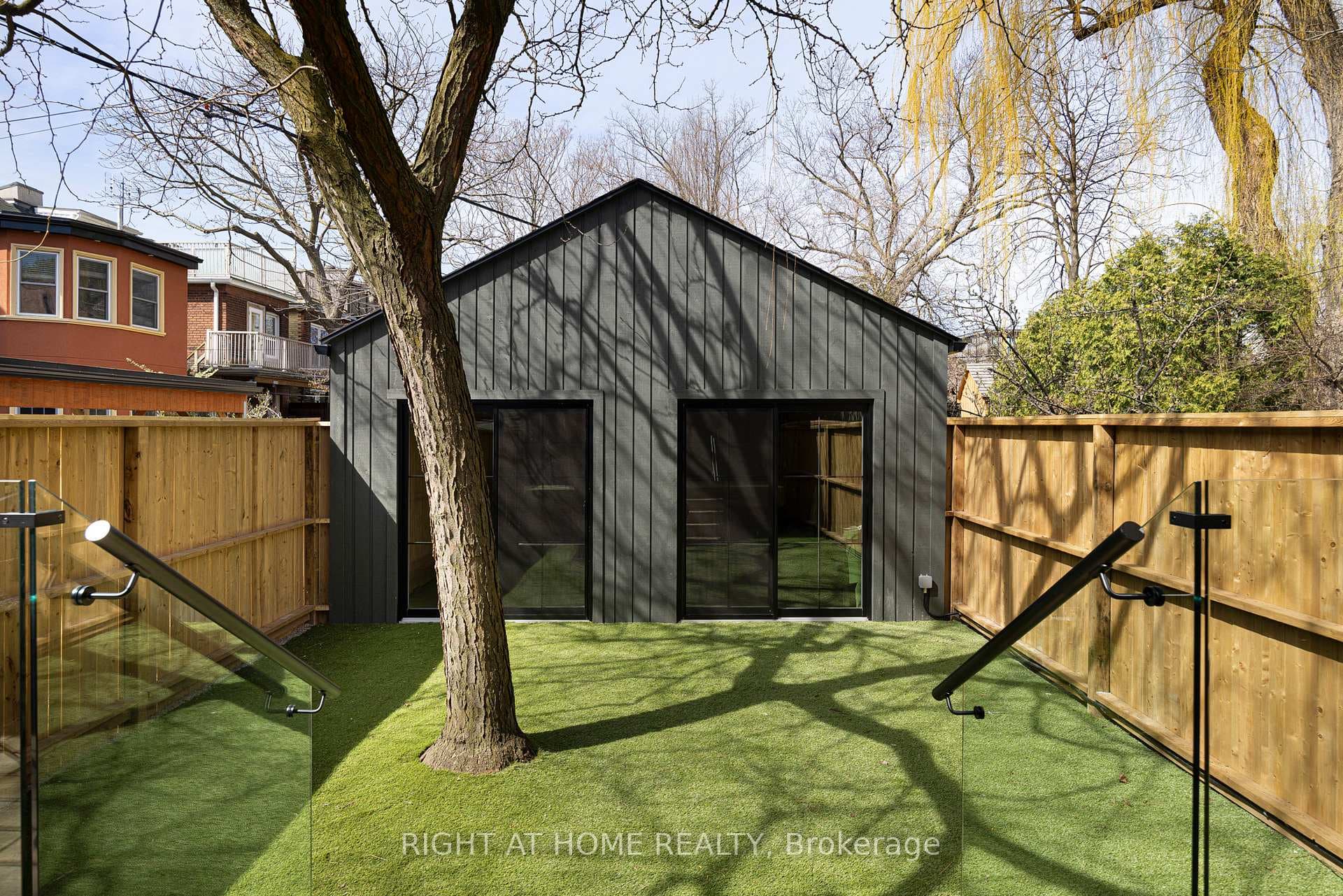 160 Howland Avenue photo 15