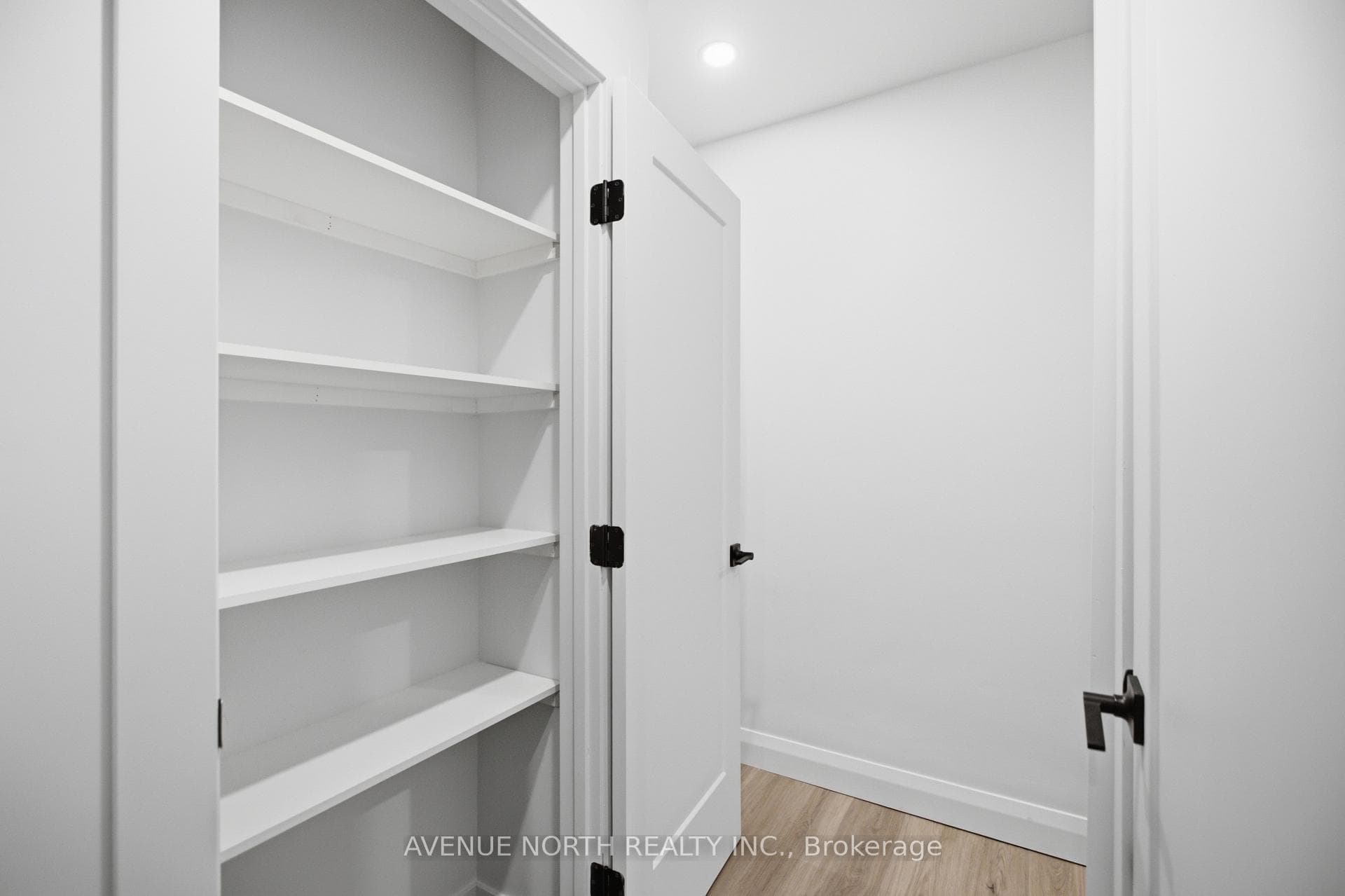180 Clarence Street Unit 2 photo 15