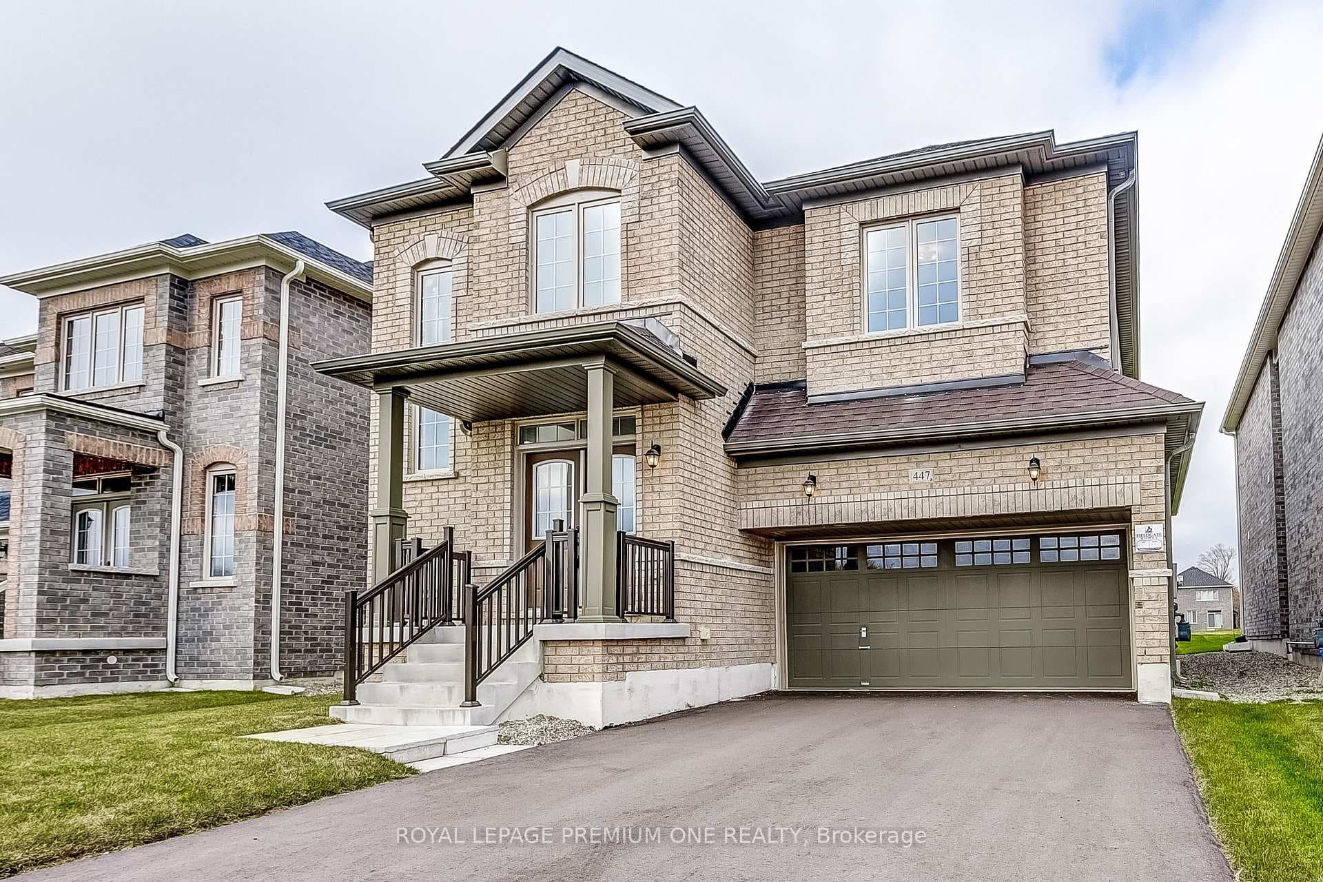 447 Black Cherry Crescent photo 4