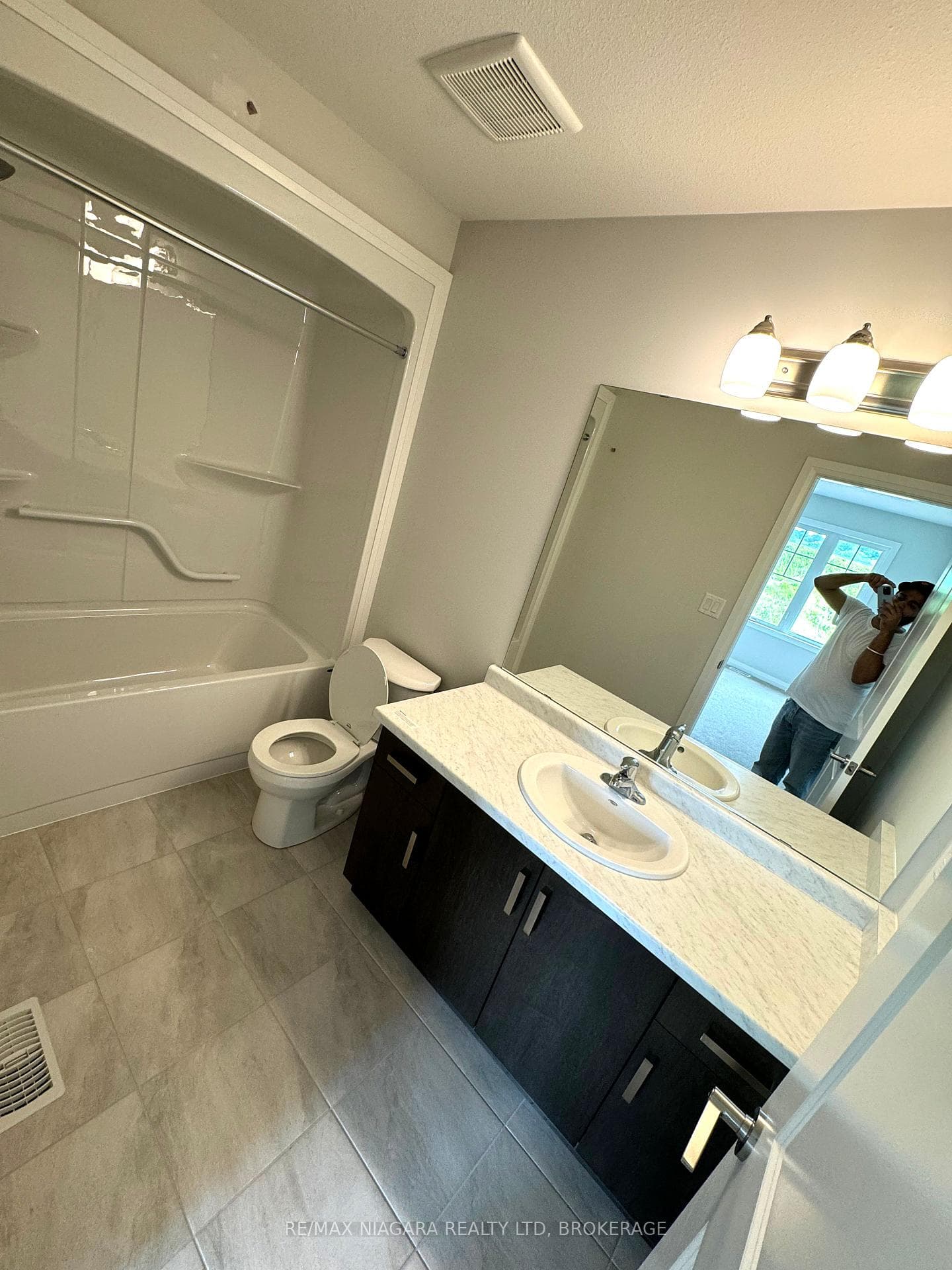 33 Saffron Way photo 8