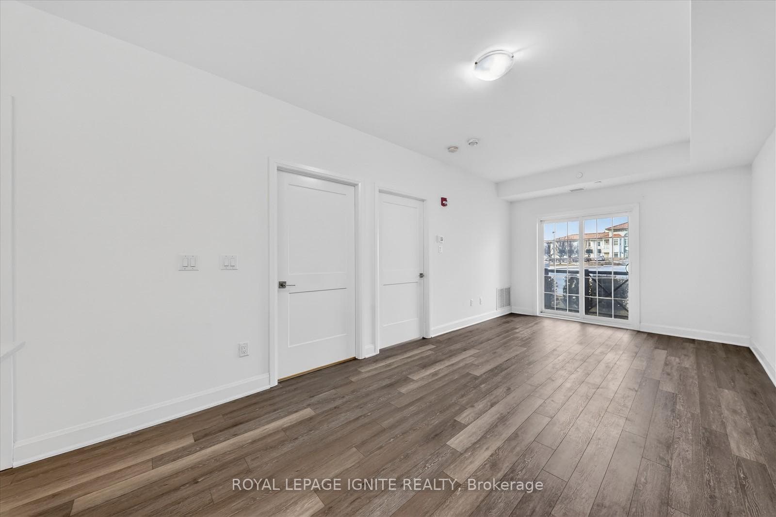 50 Lakebreeze Drive Unit 128 photo 17