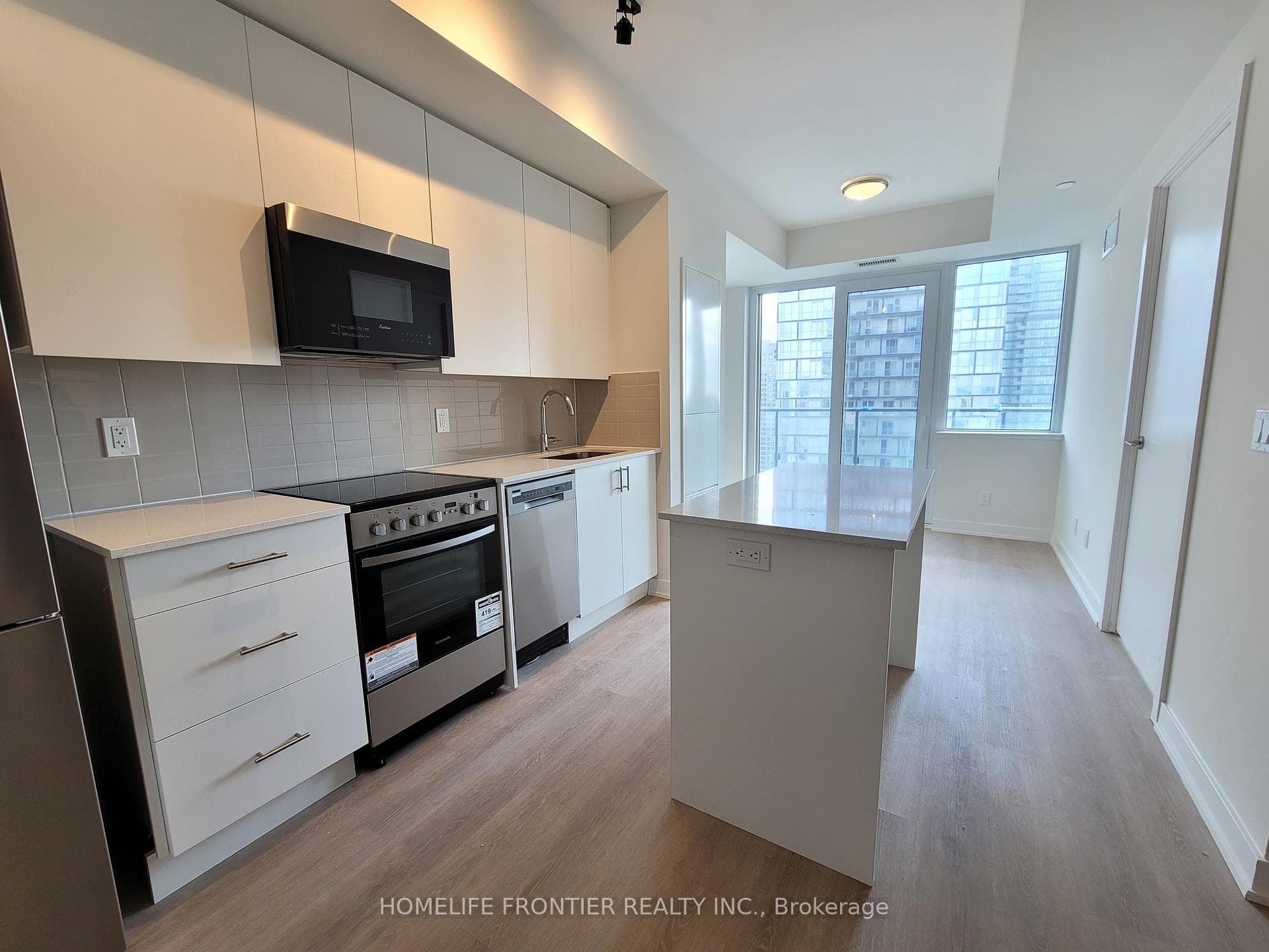 15 Ellerslie Avenue Unit 2504 photo 3