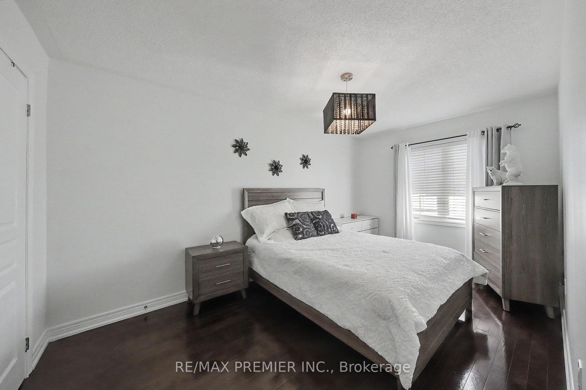 82 Chesterwood Crescent photo 35