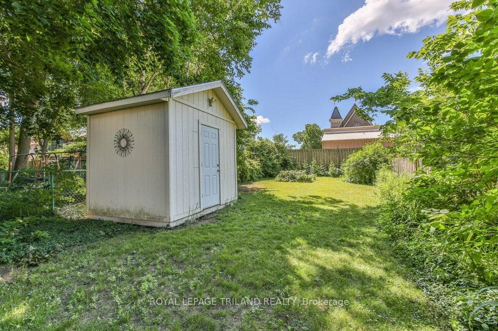 941 QUEENS Avenue photo 41