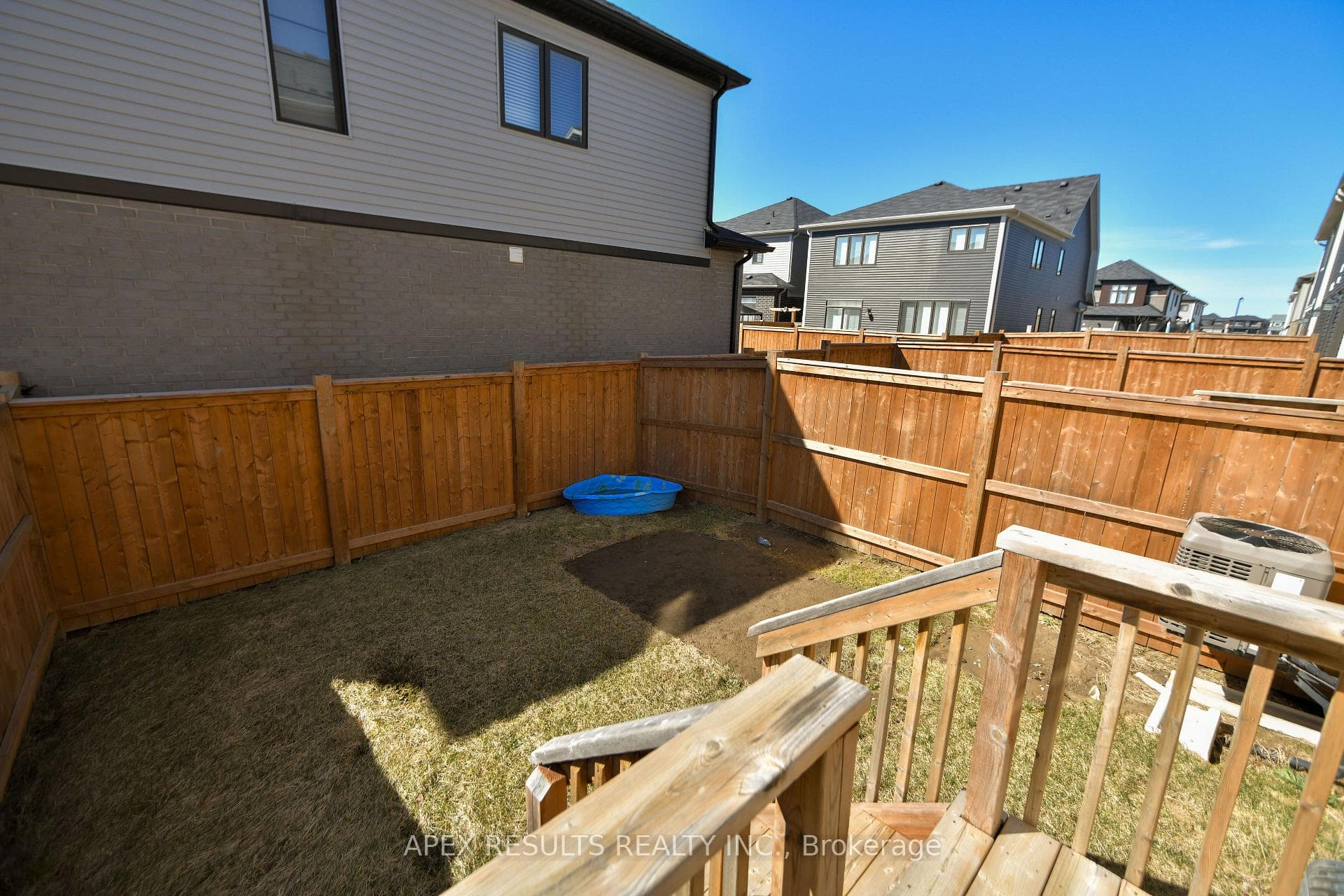 75 Oaktree Drive photo 34