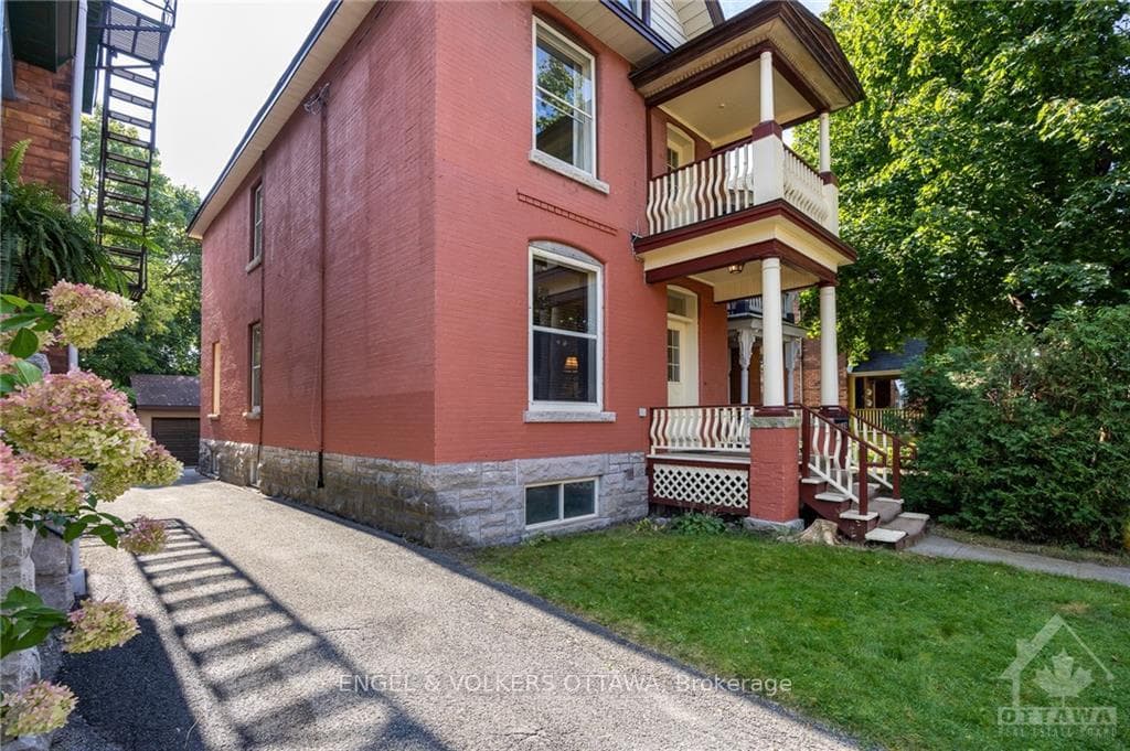650 GILMOUR Street photo 2
